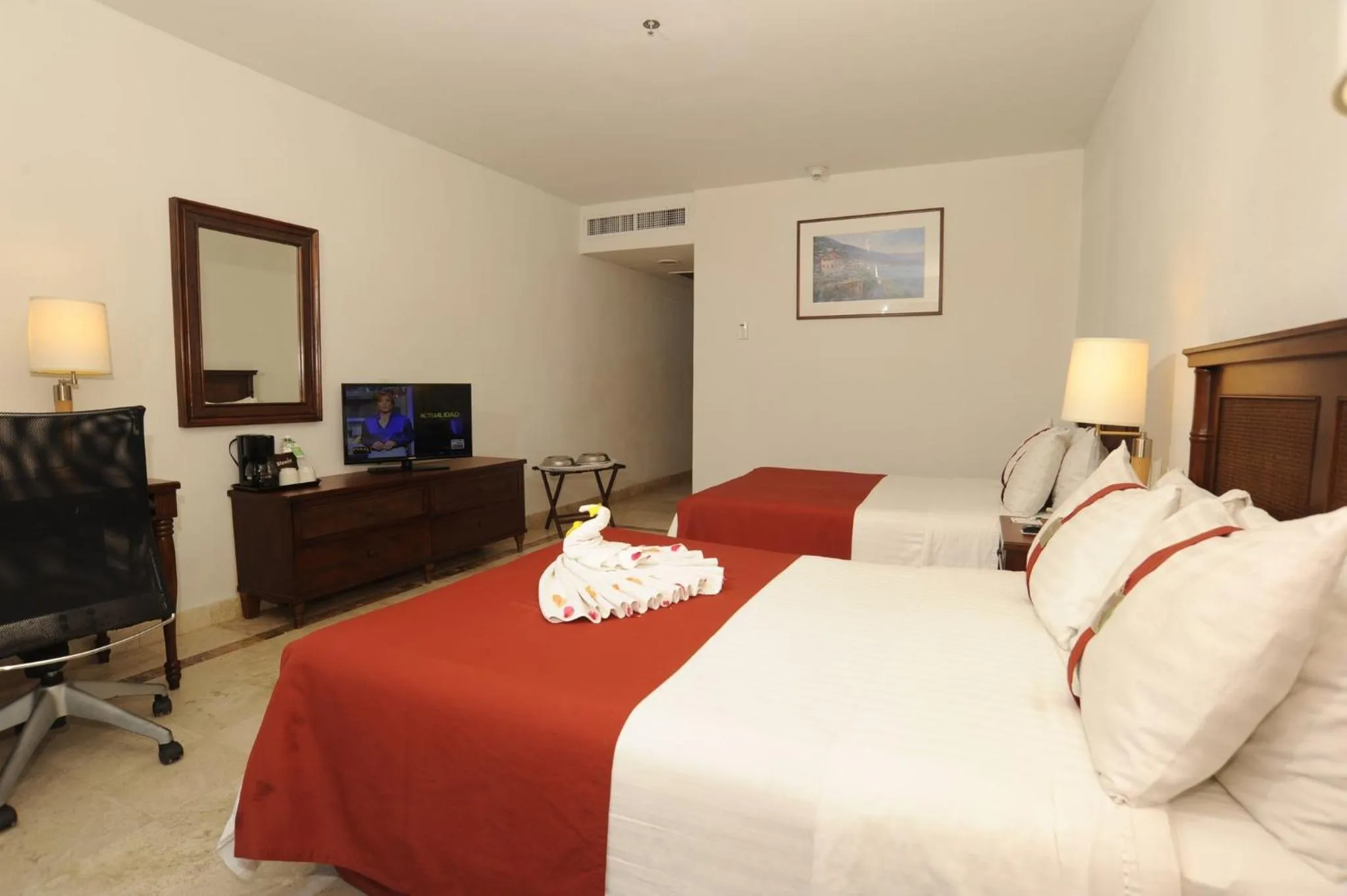 Photo of the whole room, Bed in Gamma Plaza Ixtapa