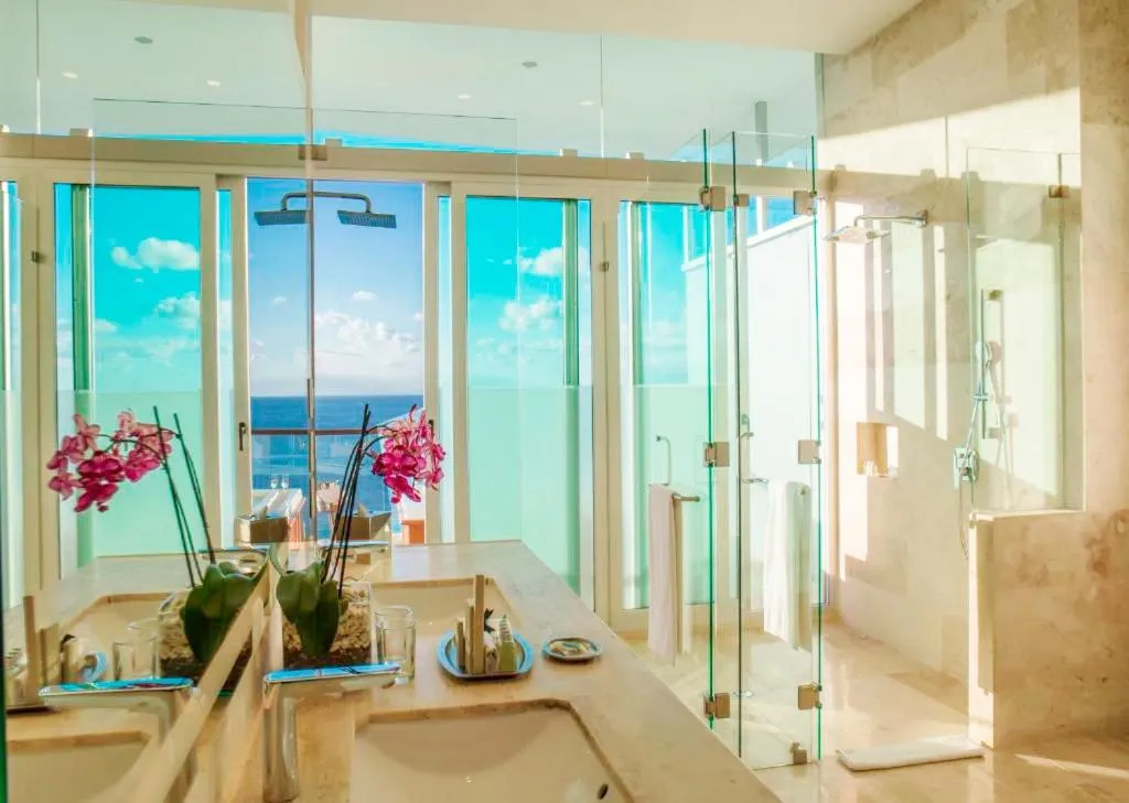 Shower in Krystal Grand Cancun All Inclusive