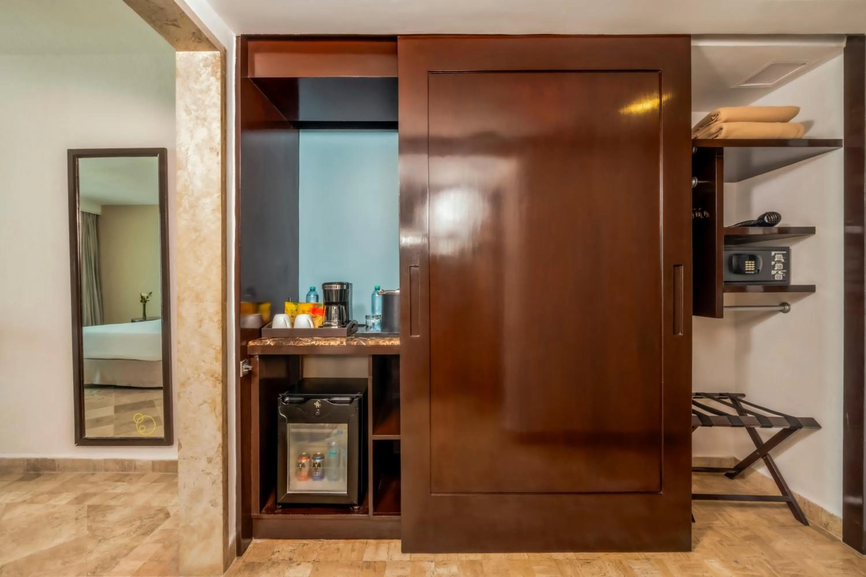 Coffee/tea facilities in Krystal Grand Cancun All Inclusive