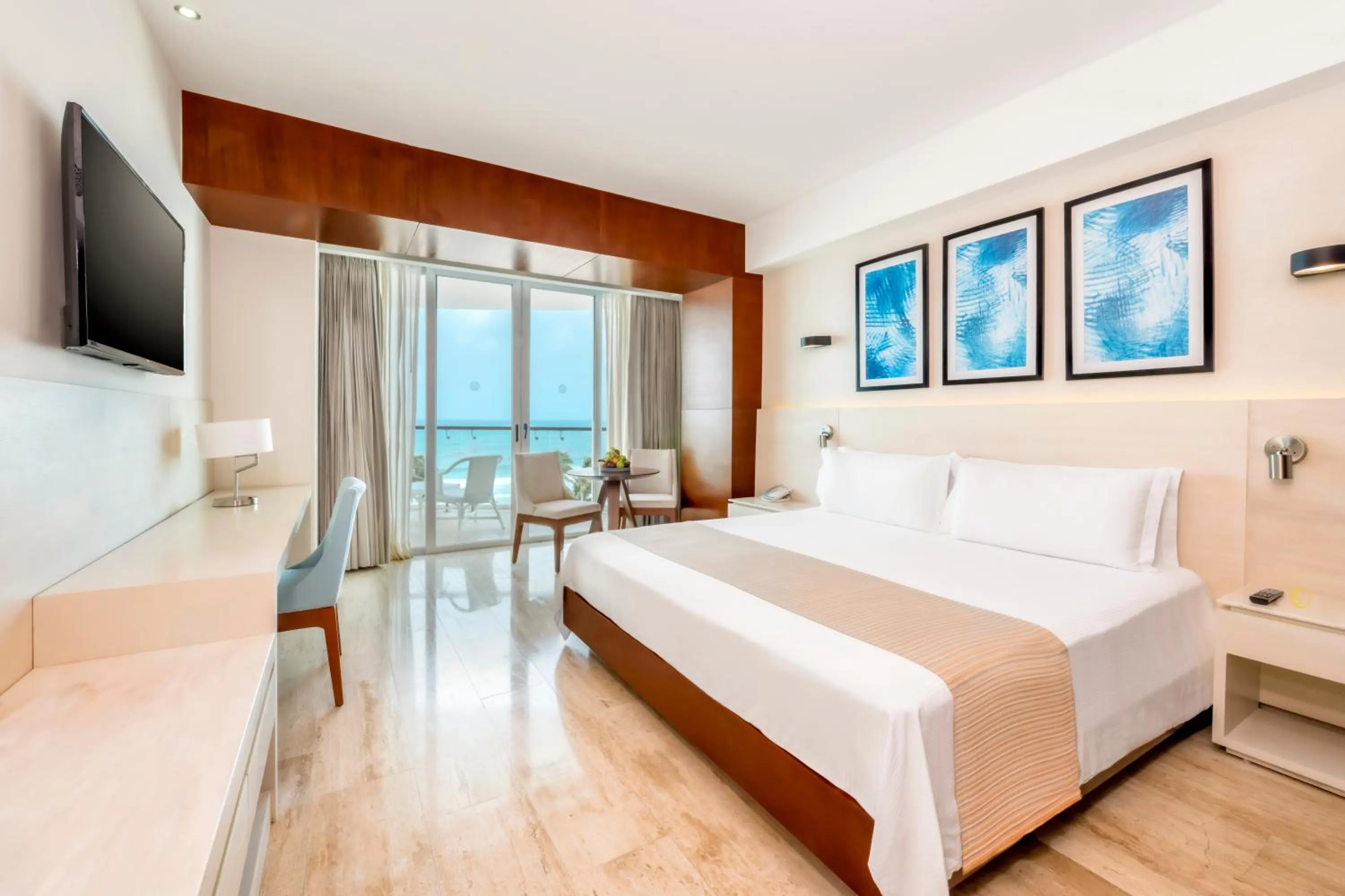 Bed in Krystal Grand Cancun All Inclusive