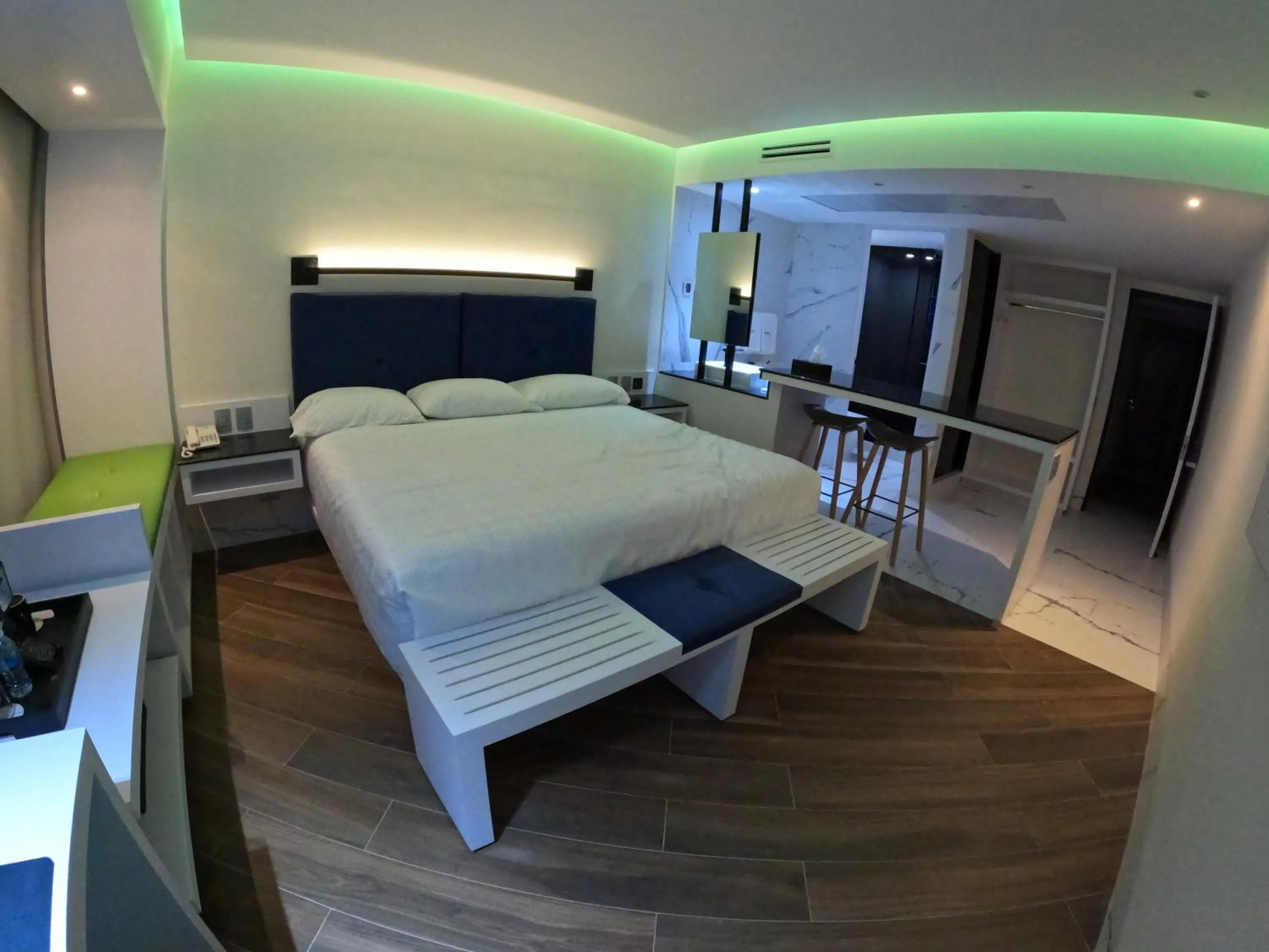 Bedroom, Bed in WeEnjoy Hotels Grand Prix Aeropuerto CDMX