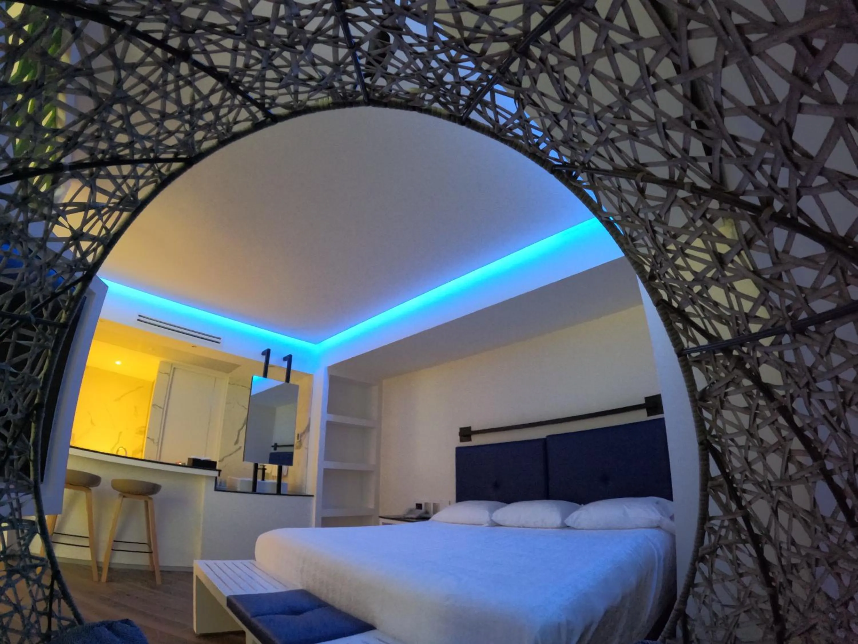 Living room, Bed in WeEnjoy Hotels Grand Prix Aeropuerto CDMX