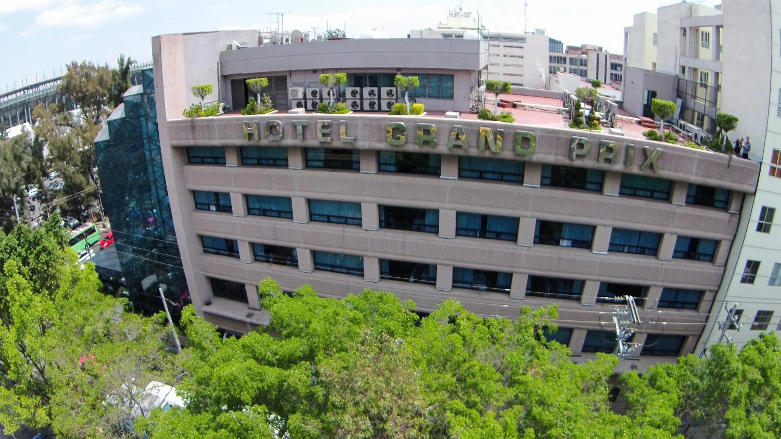 Facade/entrance in WeEnjoy Hotels Grand Prix Aeropuerto CDMX