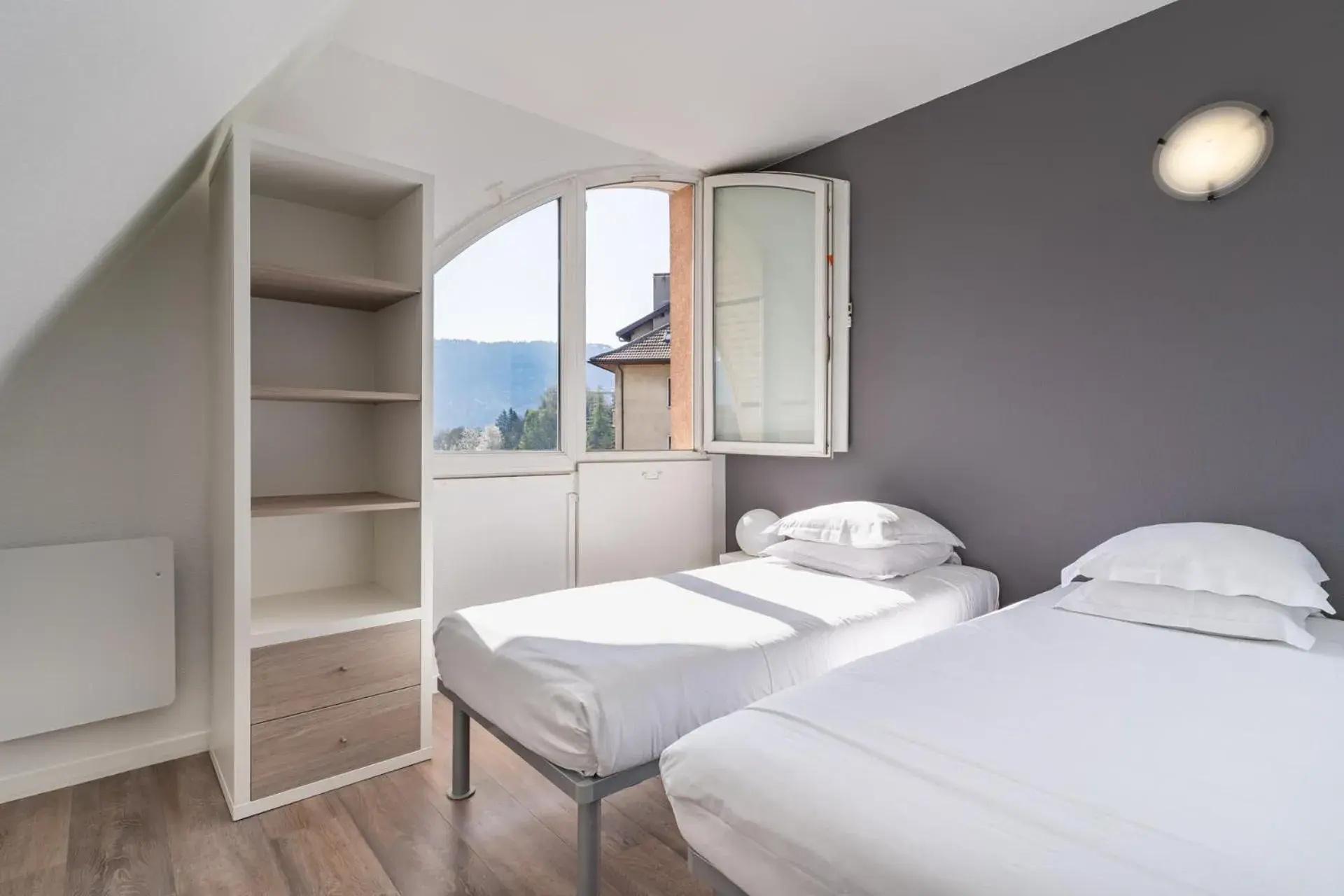 Apartment - Split Level in Séjours & Affaires Annecy Le Pont Neuf Apartment - Split Level in Séjours & Affaires Annecy Le Pont Neuf