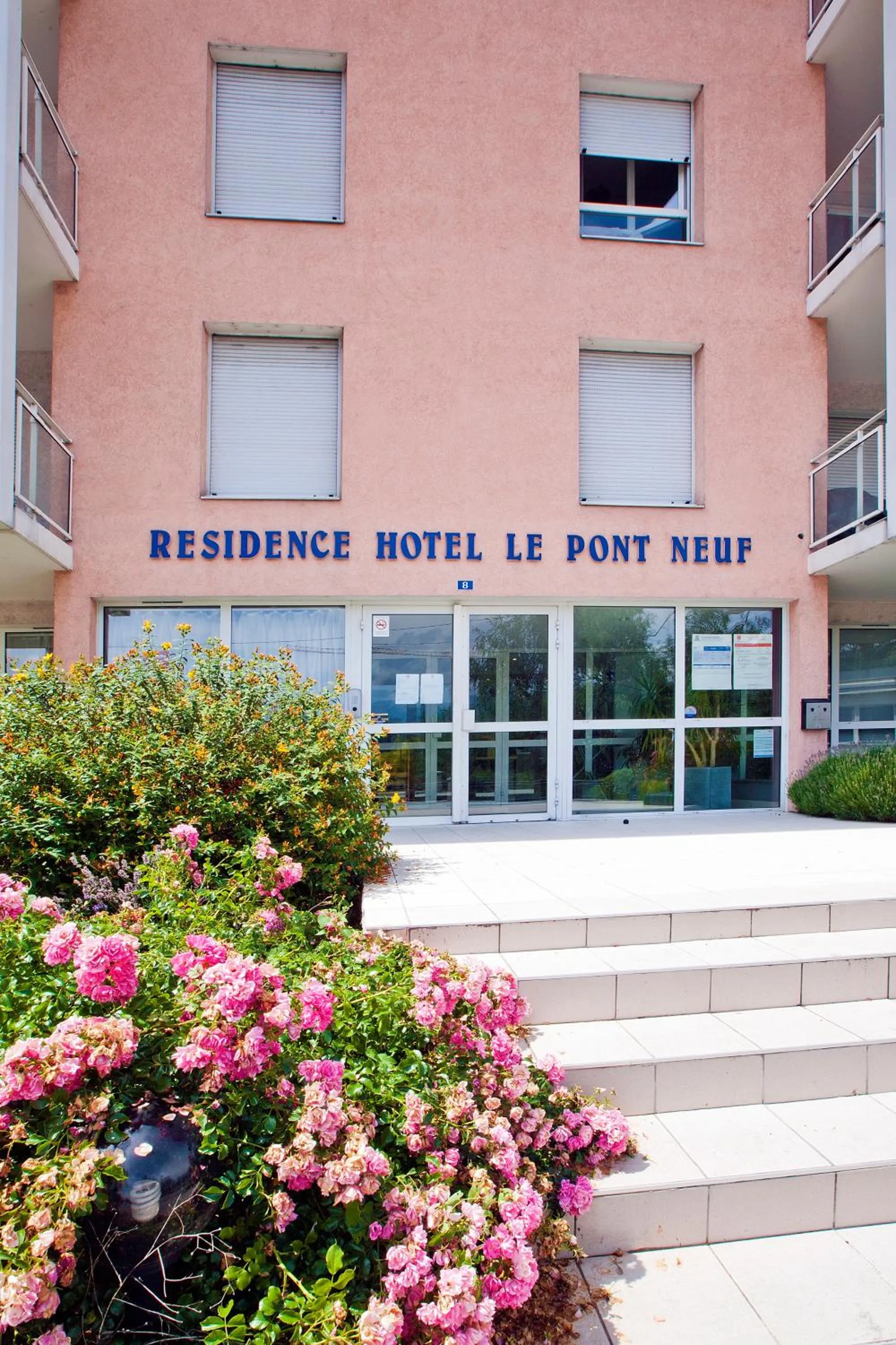 Facade/entrance in Séjours & Affaires Annecy Le Pont Neuf