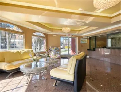 Lobby or reception in Super 8 by Wyndham Los Angeles Downtown