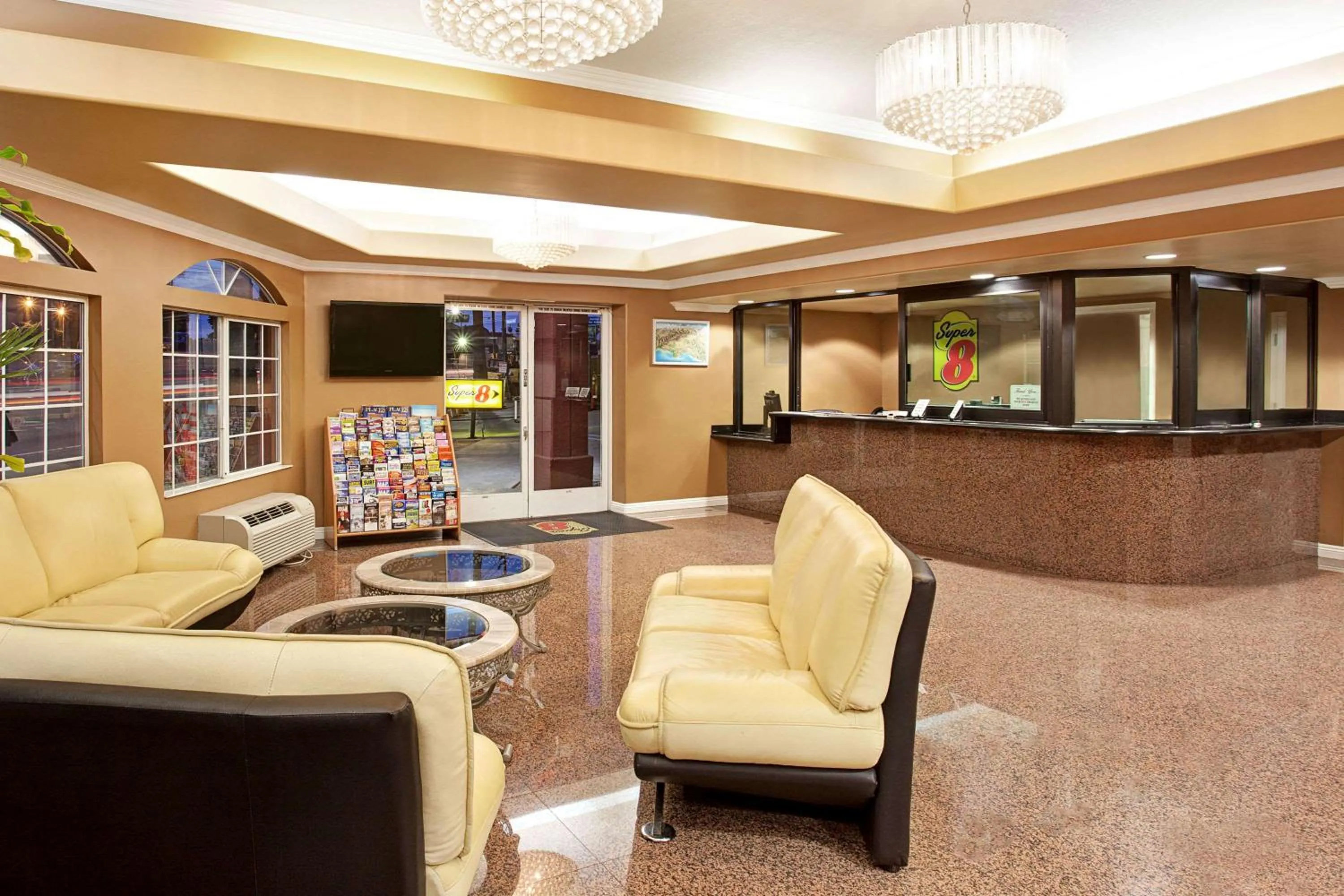 Lobby or reception in Super 8 by Wyndham Los Angeles Downtown