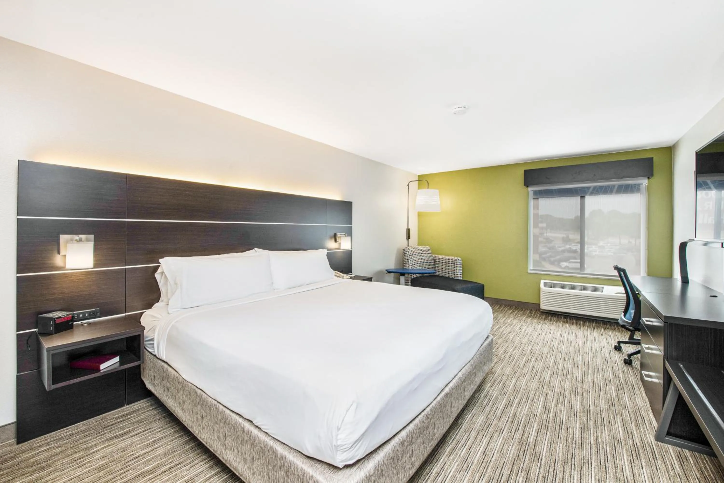 Photo of the whole room, Bed in Holiday Inn Express - Delafield by IHG