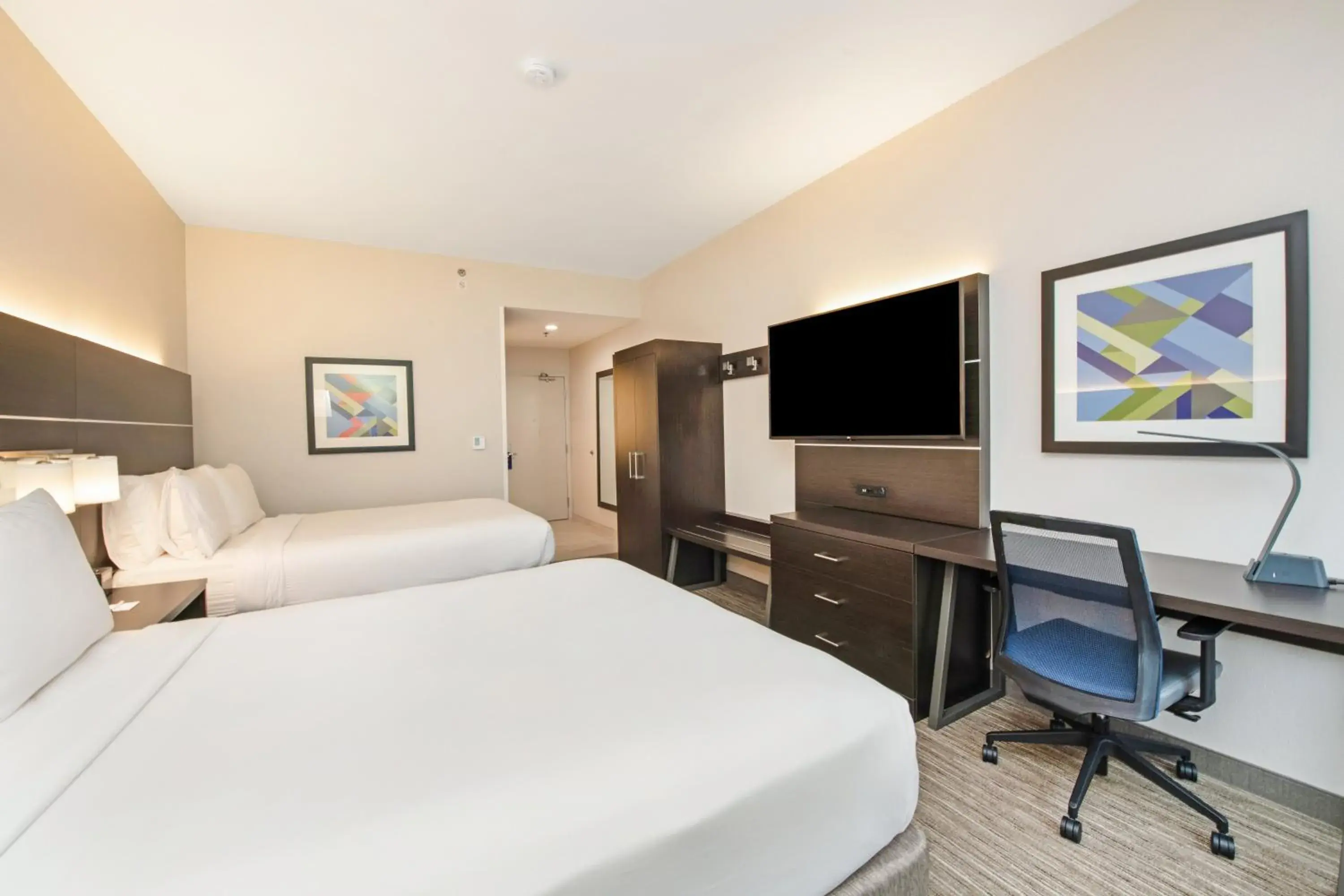 Queen Room with Two Queen Beds Hearing Accessible with Roll-In Shower - Non-Smoking in Holiday Inn Express - Delafield by IHG Queen Room with Two Queen Beds Hearing Accessible with Roll-In Shower - Non-Smoking in Holiday Inn Express - Delafield by IHG