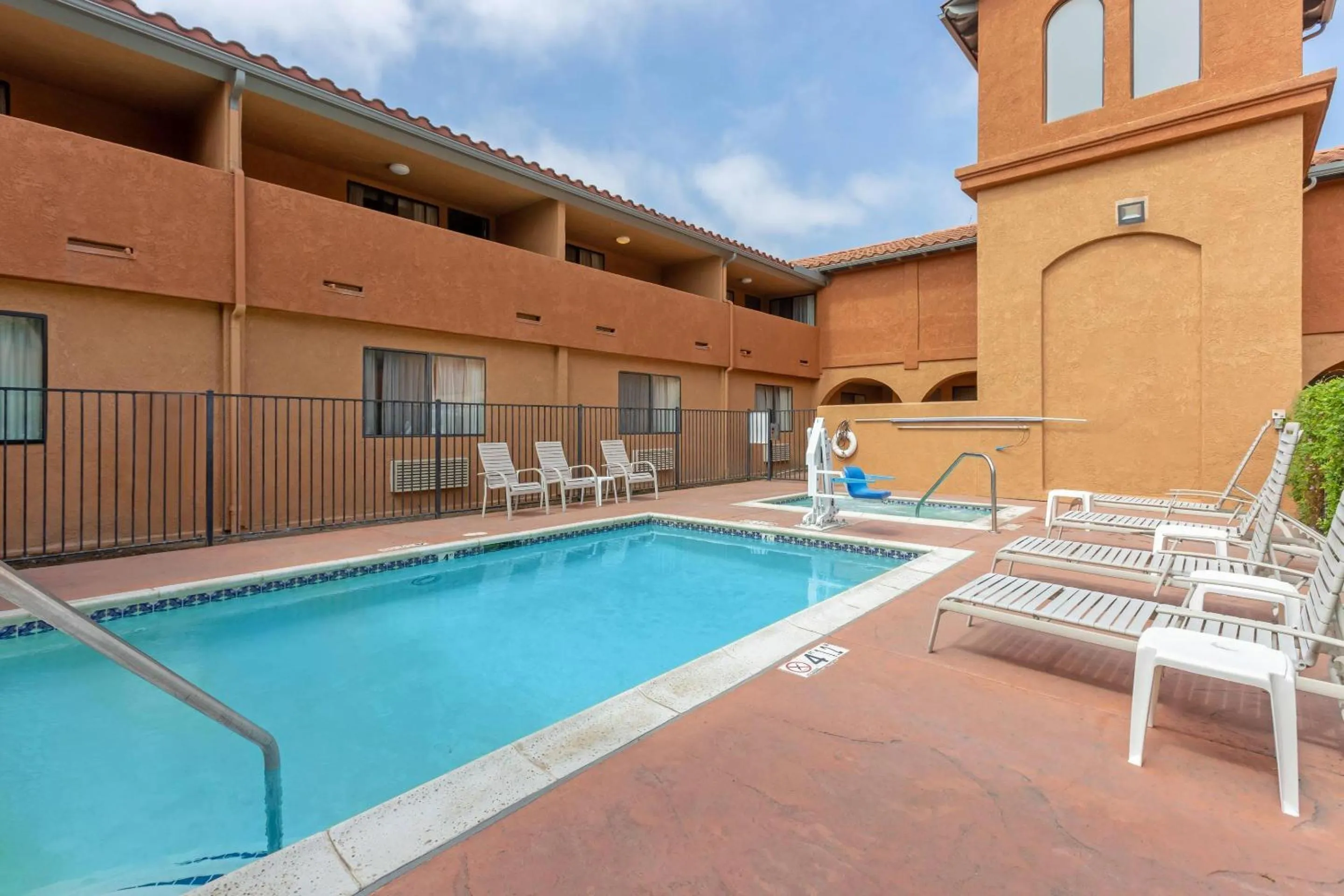 Swimming pool in Quality Inn & Suites Oceanside Near Camp Pendleton
