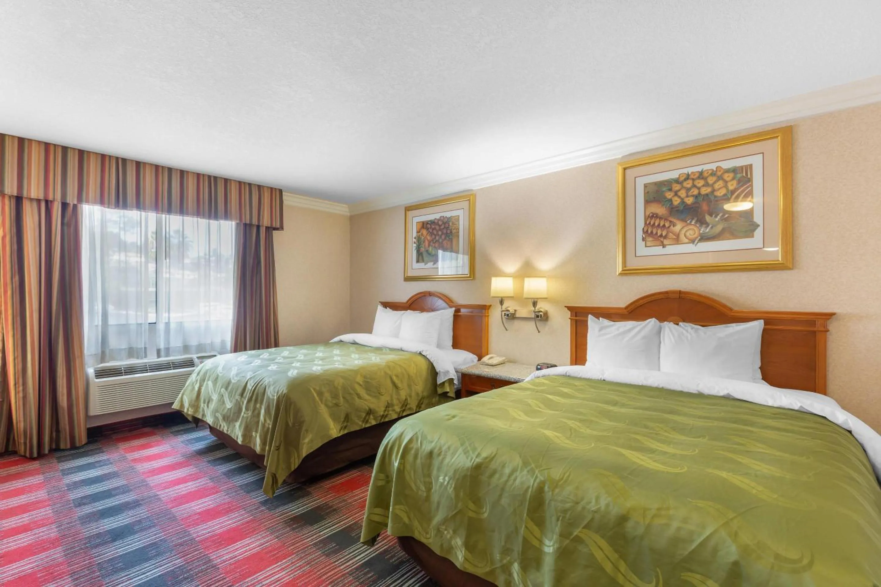 Bedroom, Bed in Quality Inn & Suites Oceanside Near Camp Pendleton