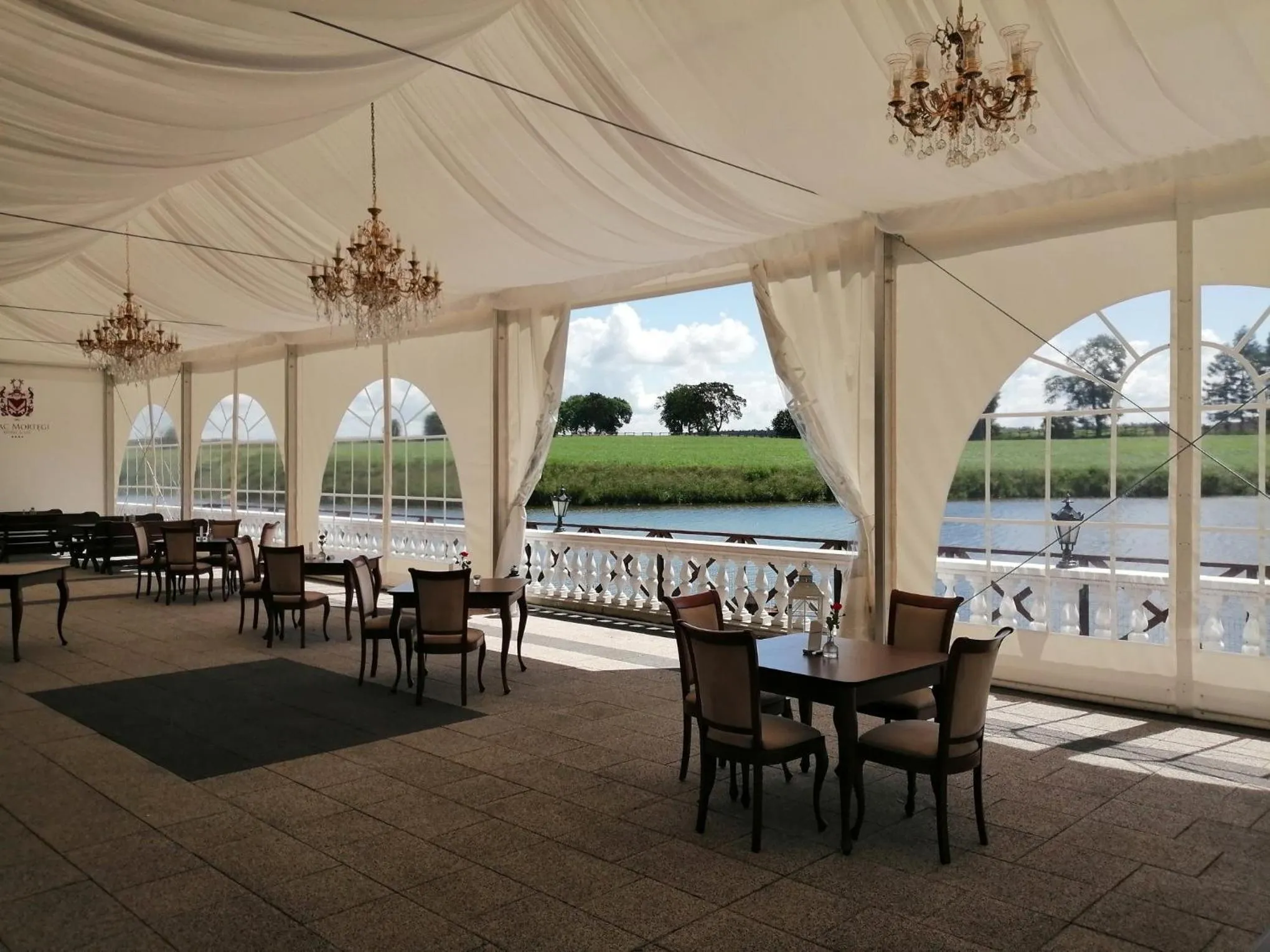 Patio in Palac Mortegi Hotel & SPA- Restauracja Szlachecka, SPA, Basen, Sauny, Jazda Konna, Mini Zoo- Luksus, Relaks i Przyroda w jednym!