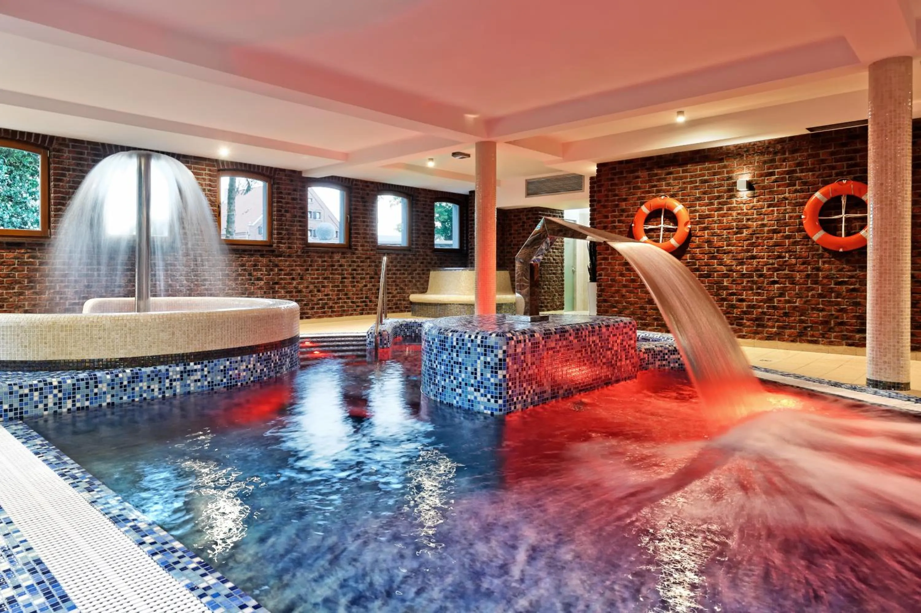 Spa and wellness centre/facilities in Palac Mortegi Hotel & SPA- Restauracja Szlachecka, SPA, Basen, Sauny, Jazda Konna, Mini Zoo- Luksus, Relaks i Przyroda w jednym!