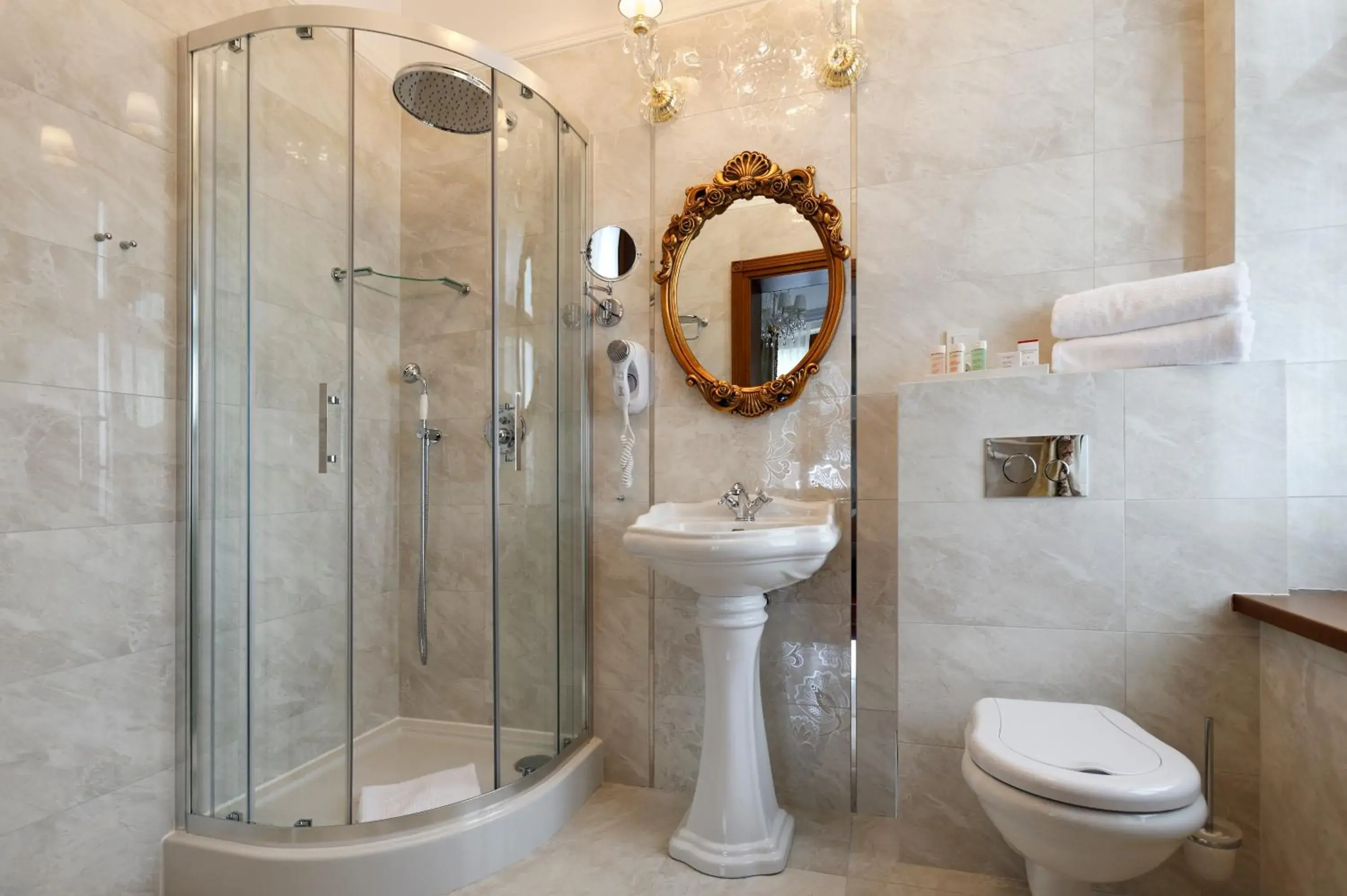 Deluxe Queen Suite in Palac Mortegi Hotel & SPA- Restauracja Szlachecka, SPA, Basen, Sauny, Jazda Konna, Mini Zoo- Luksus, Relaks i Przyroda w jednym! Deluxe Queen Suite in Palac Mortegi Hotel & SPA- Restauracja Szlachecka, SPA, Basen, Sauny, Jazda Konna, Mini Zoo- Luksus, Relaks i Przyroda w jednym!