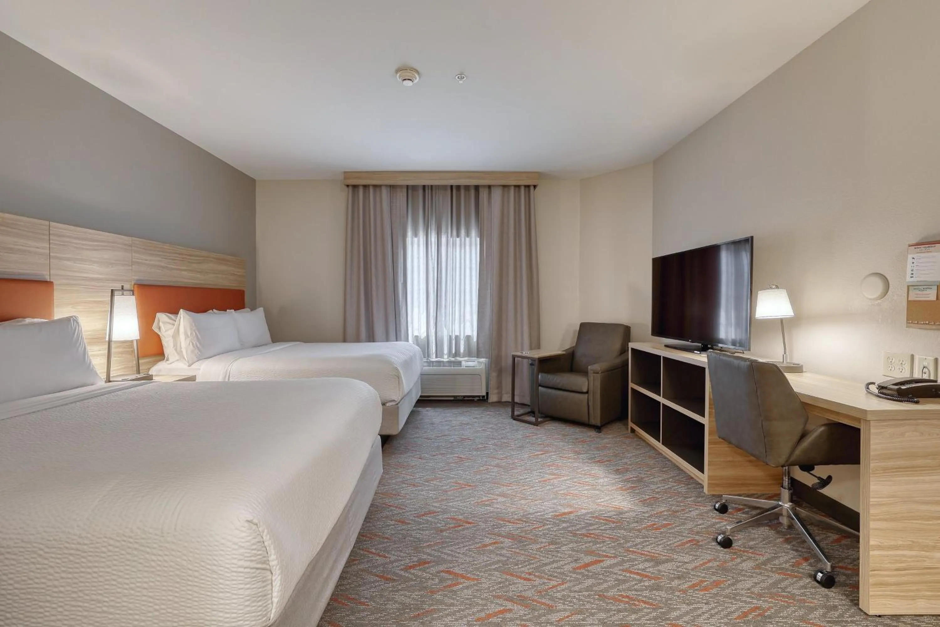 Photo of the whole room, Bed in Candlewood Suites Milwaukee Airport - Oak Creek by IHG