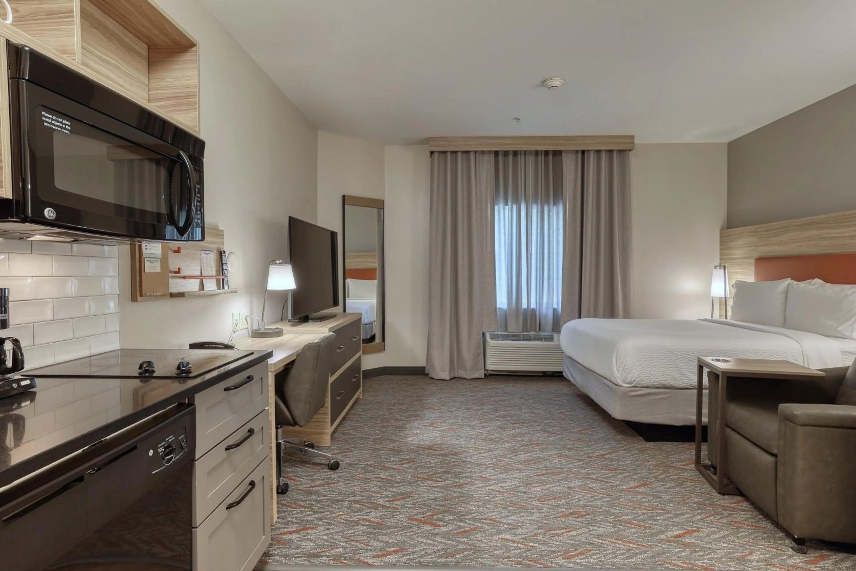 Photo of the whole room, Bed in Candlewood Suites Milwaukee Airport - Oak Creek by IHG