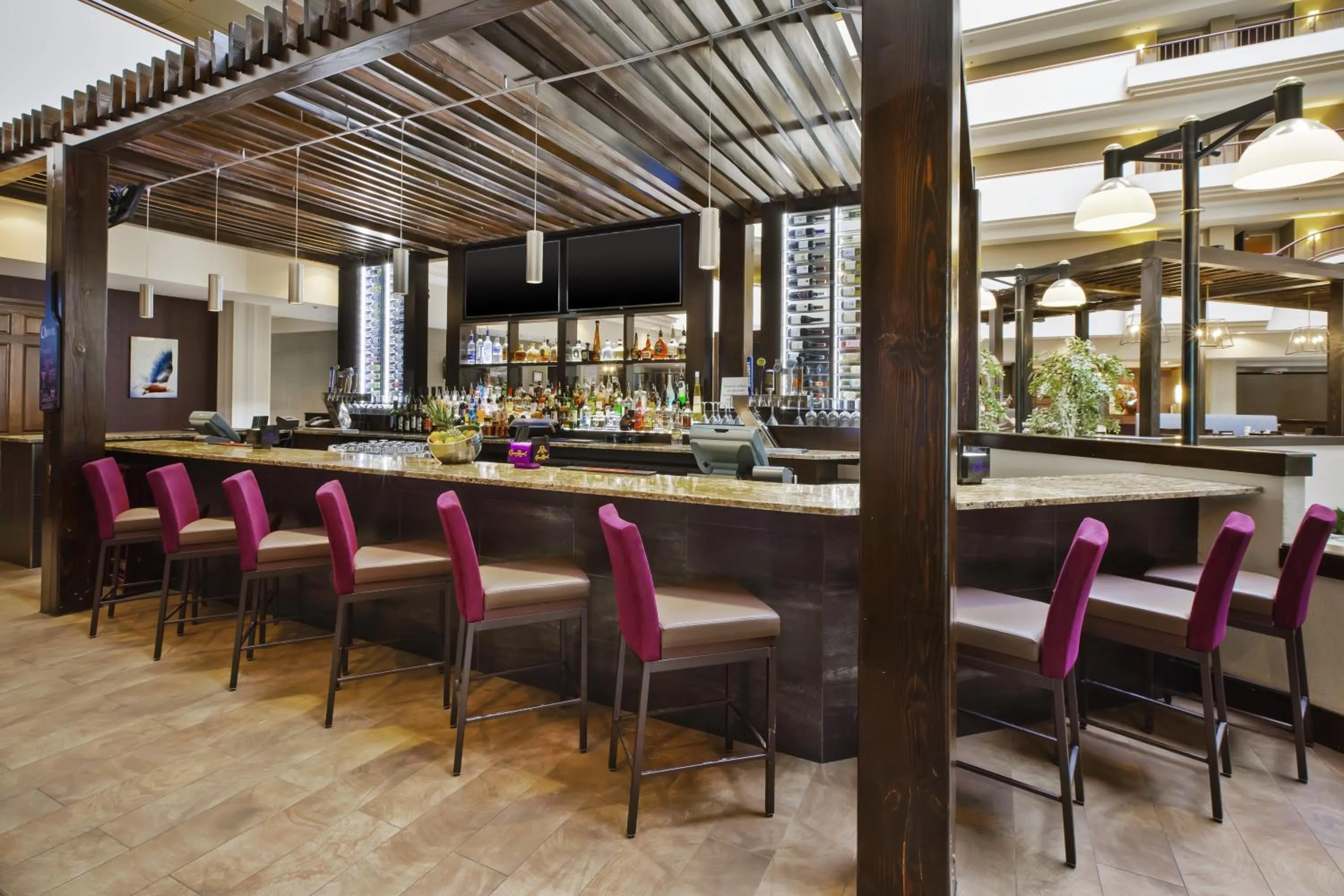 Lounge or bar in DoubleTree by Hilton Rapid City Downtown Convention Center