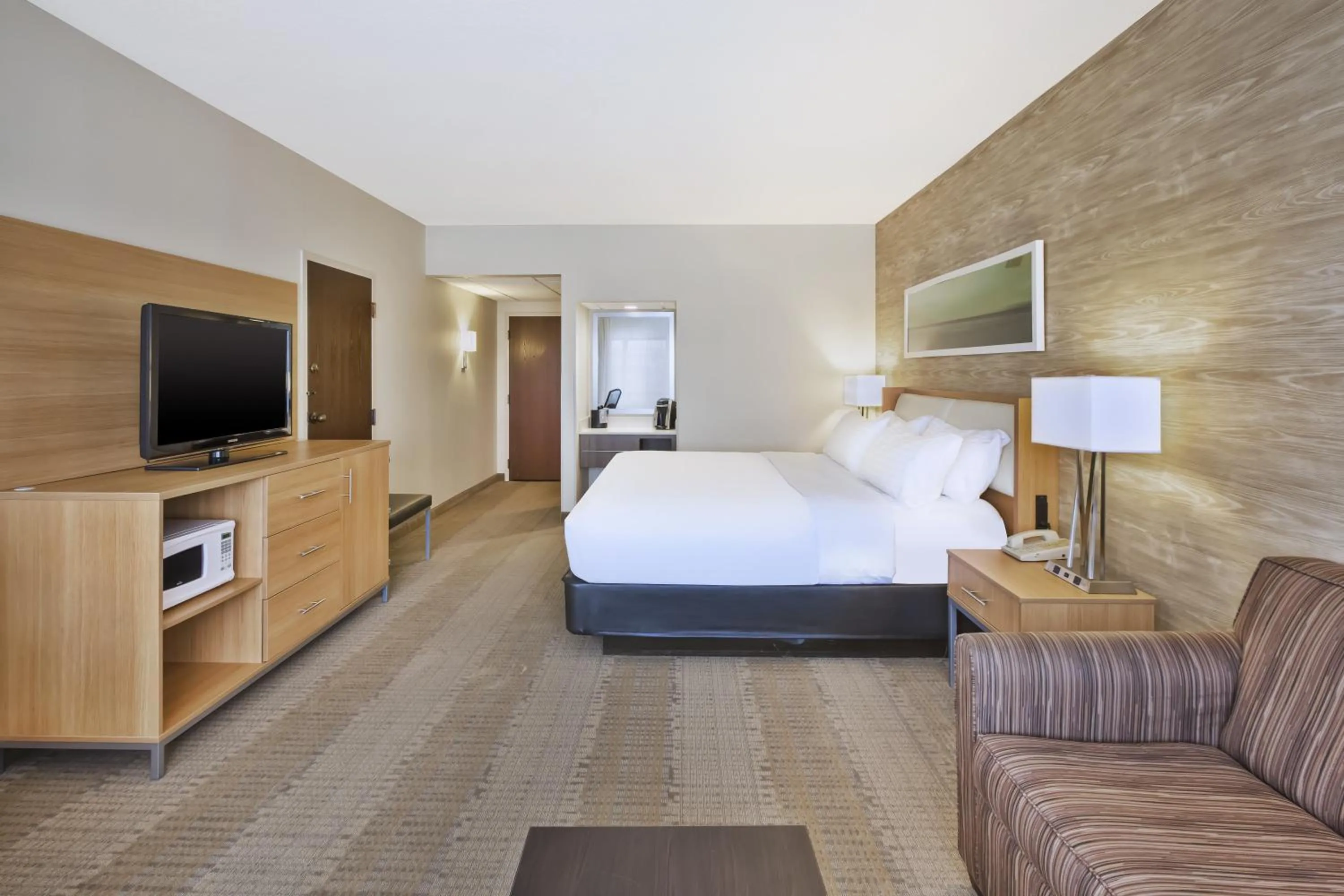 Photo of the whole room, Bed in DoubleTree by Hilton Rapid City Downtown Convention Center