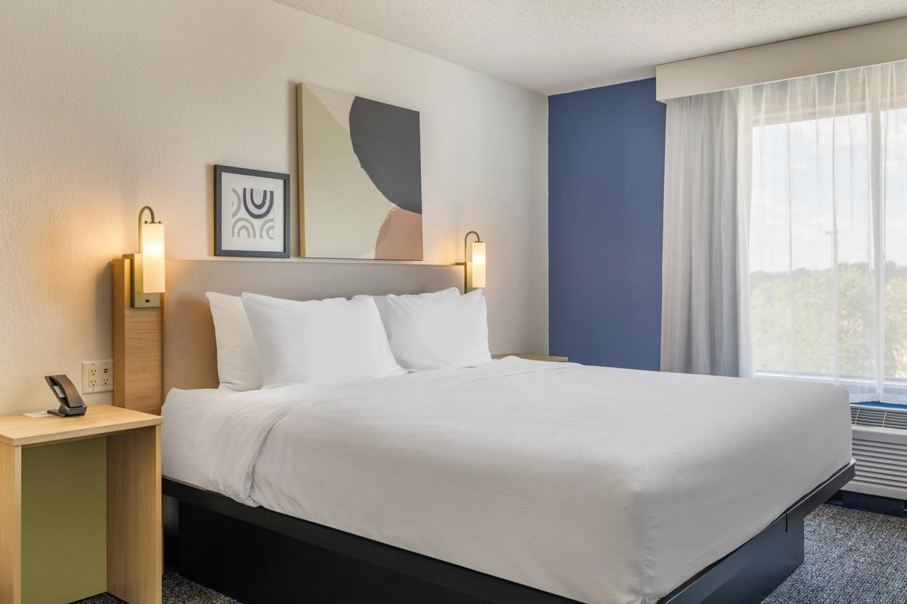 Bedroom, Bed in Spark by Hilton La Crosse Onalaska