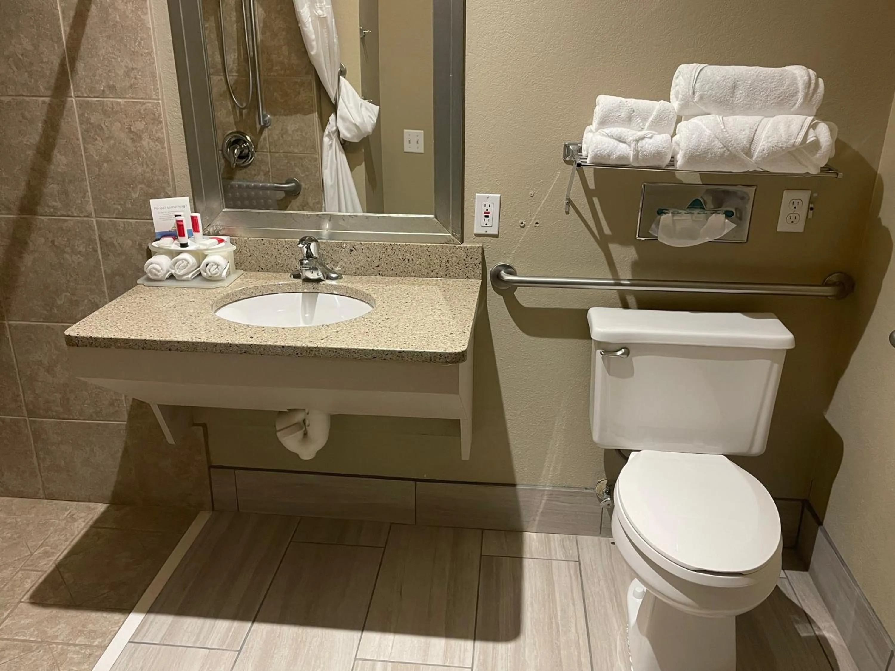 Stay Suites formerly known as Days Inn & Suites by Wyndham La Crosse-Onalaska