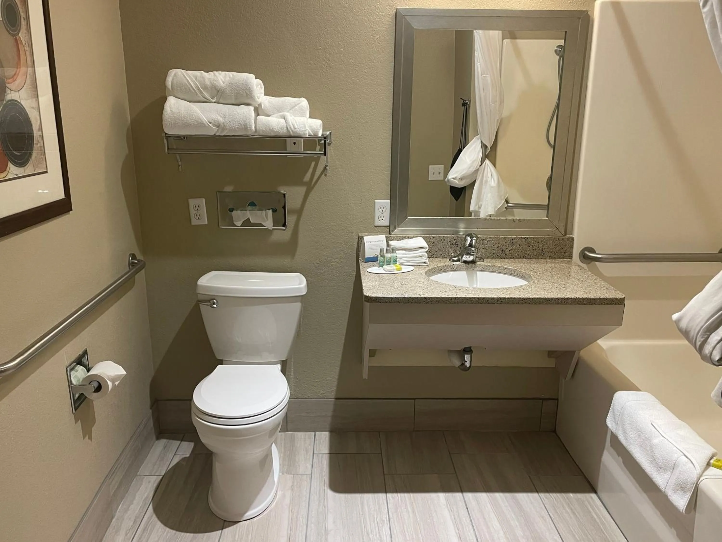 Stay Suites formerly known as Days Inn & Suites by Wyndham La Crosse-Onalaska