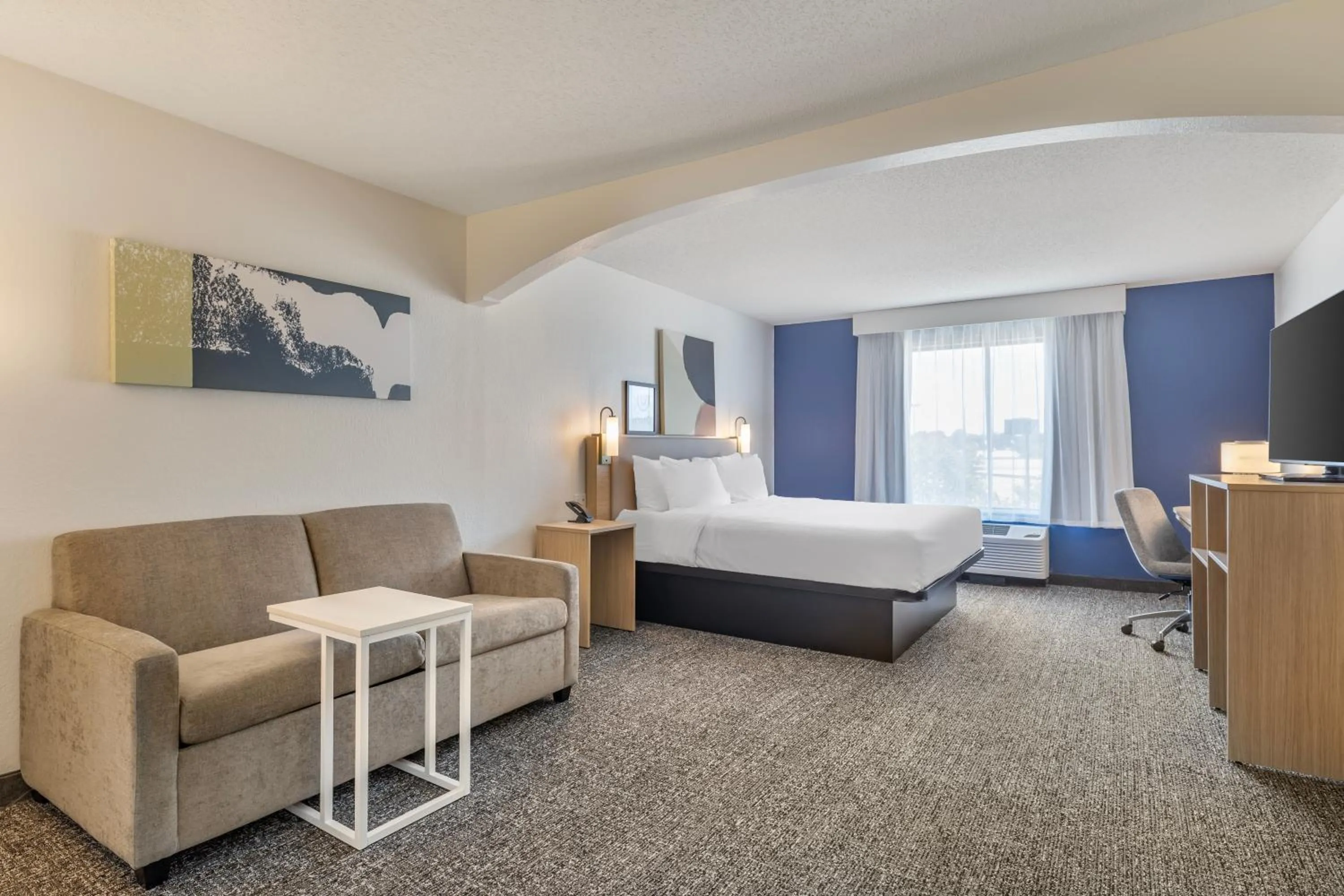 Photo of the whole room, Bed in Spark by Hilton La Crosse Onalaska