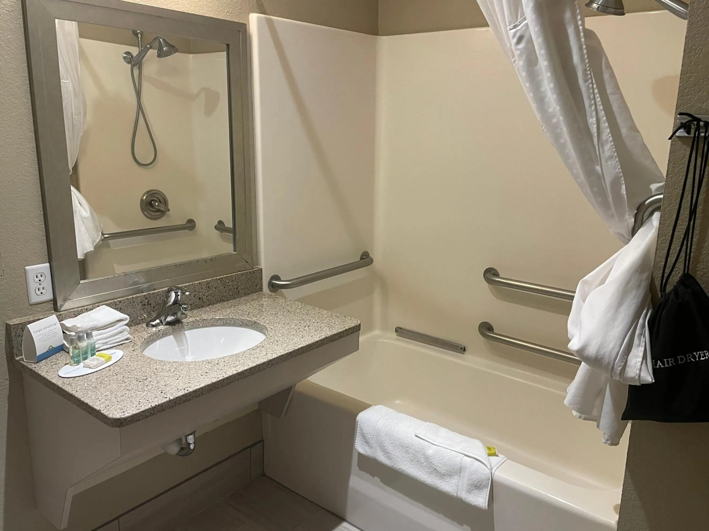 Stay Suites formerly known as Days Inn & Suites by Wyndham La Crosse-Onalaska