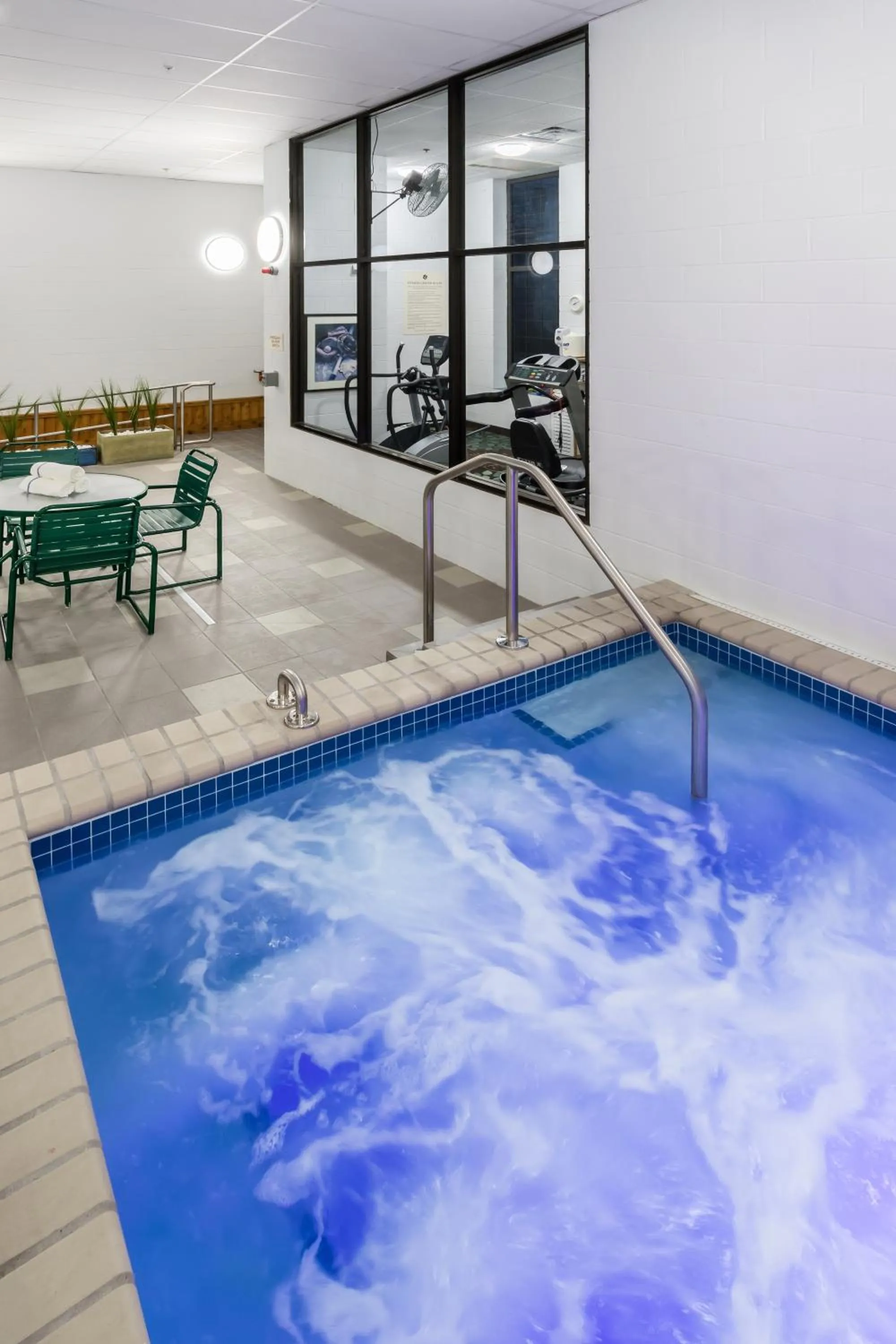 Hot Tub in Aspen Suites - Rochester