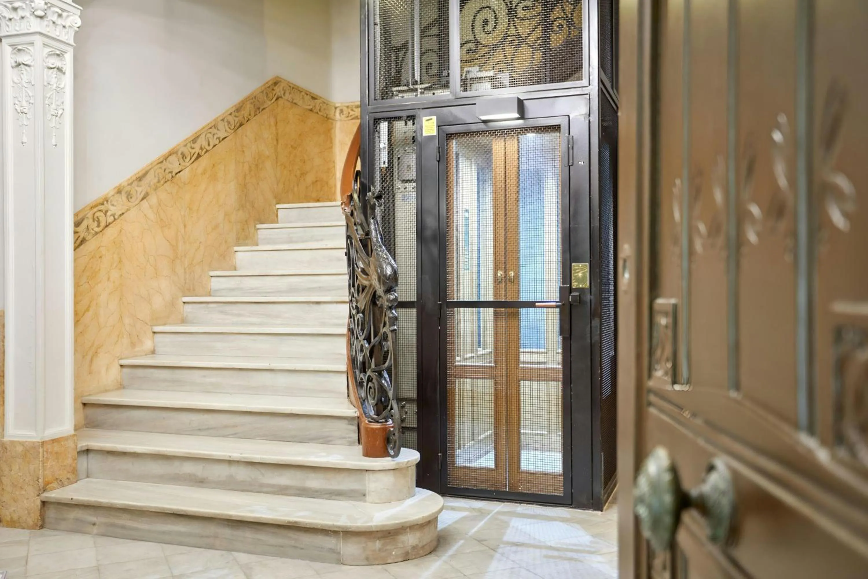 Lobby or reception in Le Palacete Hotel Gracia District, Sonder by Marriott Bonvoy