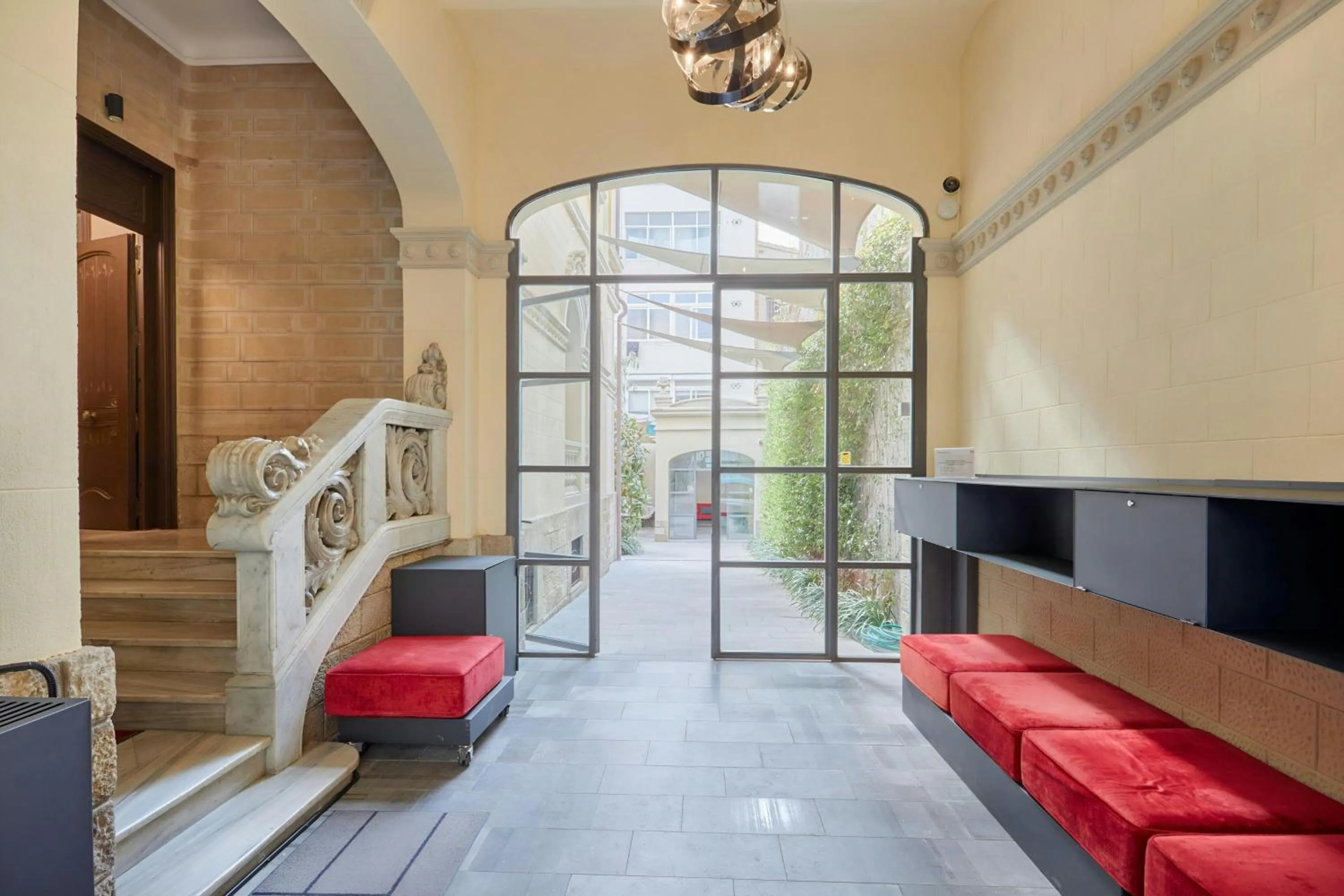 Lobby or reception in Le Palacete Hotel Gracia District, Sonder by Marriott Bonvoy