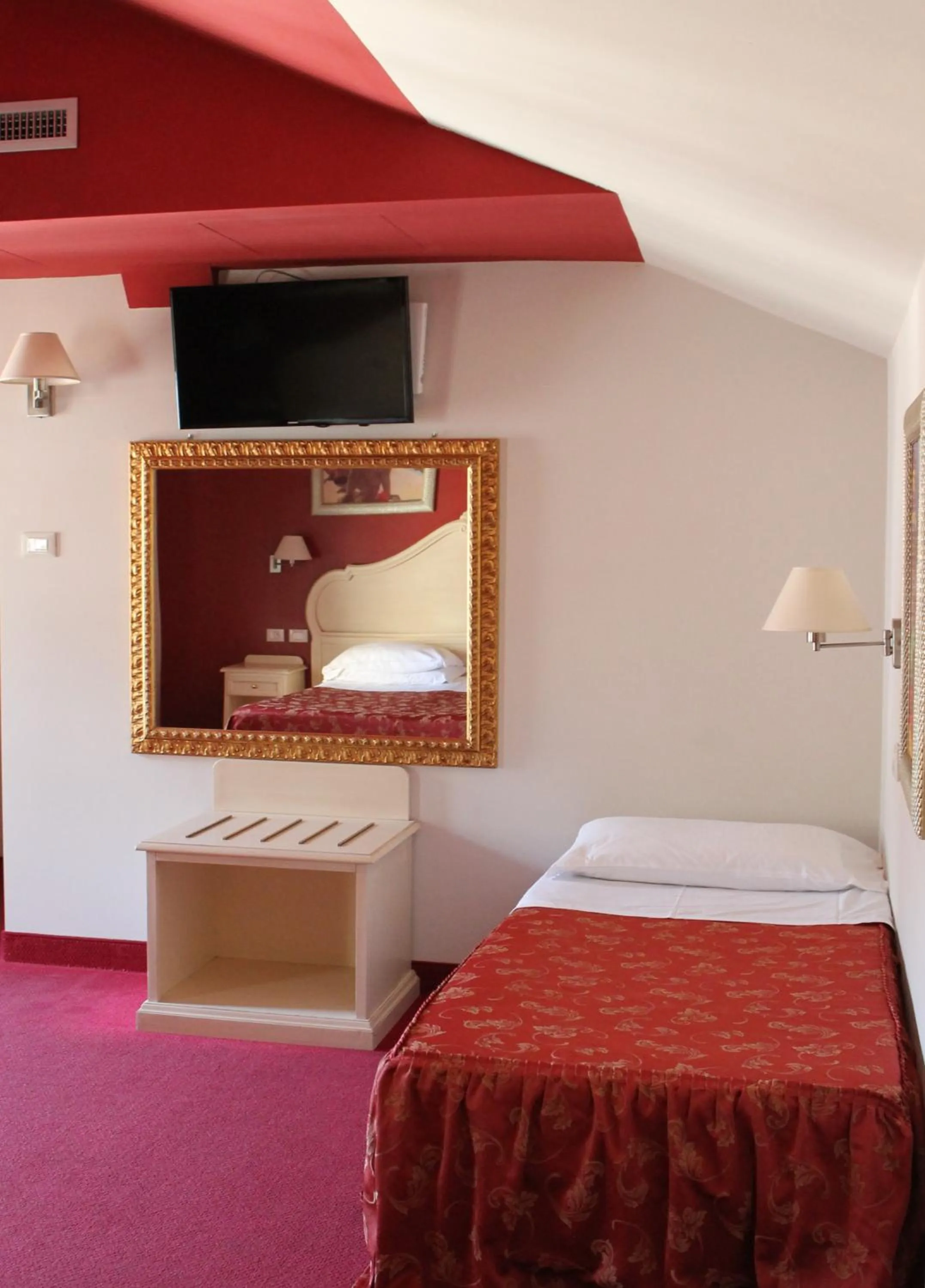 Bedroom, Bed in Hotel Capovilla