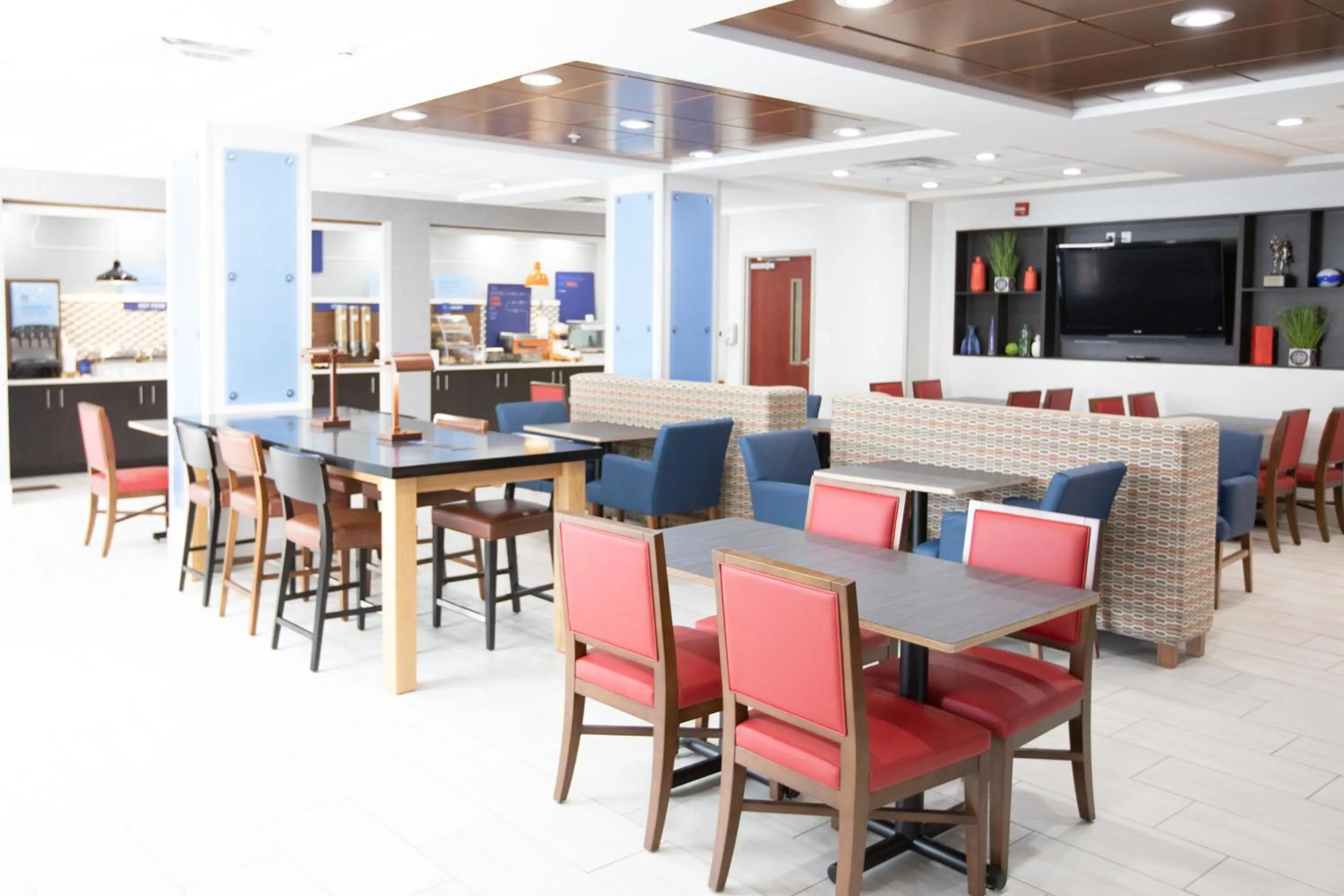 Breakfast in Holiday Inn Express & Suites Knoxville-Farragut by IHG