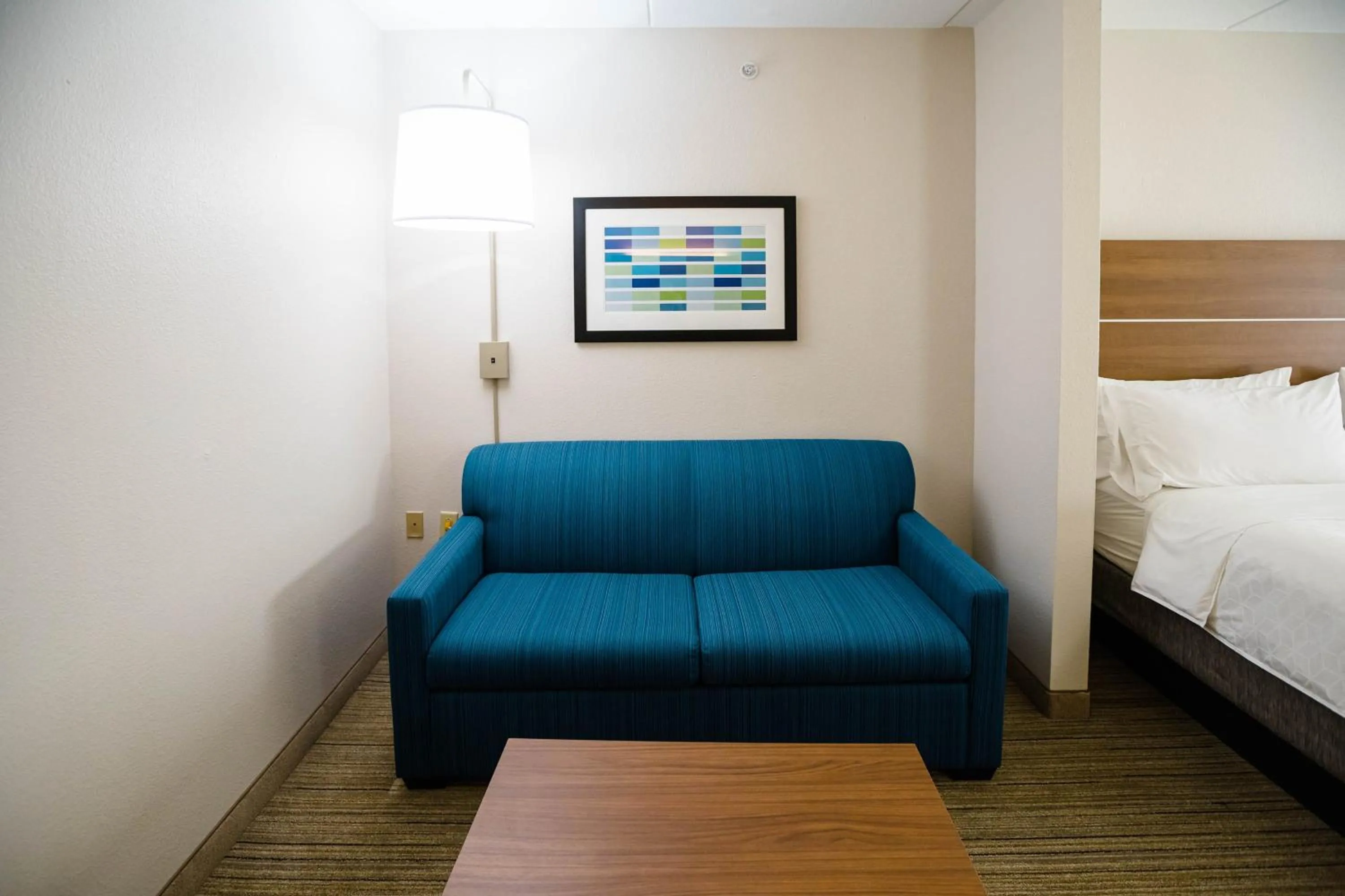 Photo of the whole room, Bed in Holiday Inn Express & Suites Knoxville-Farragut by IHG