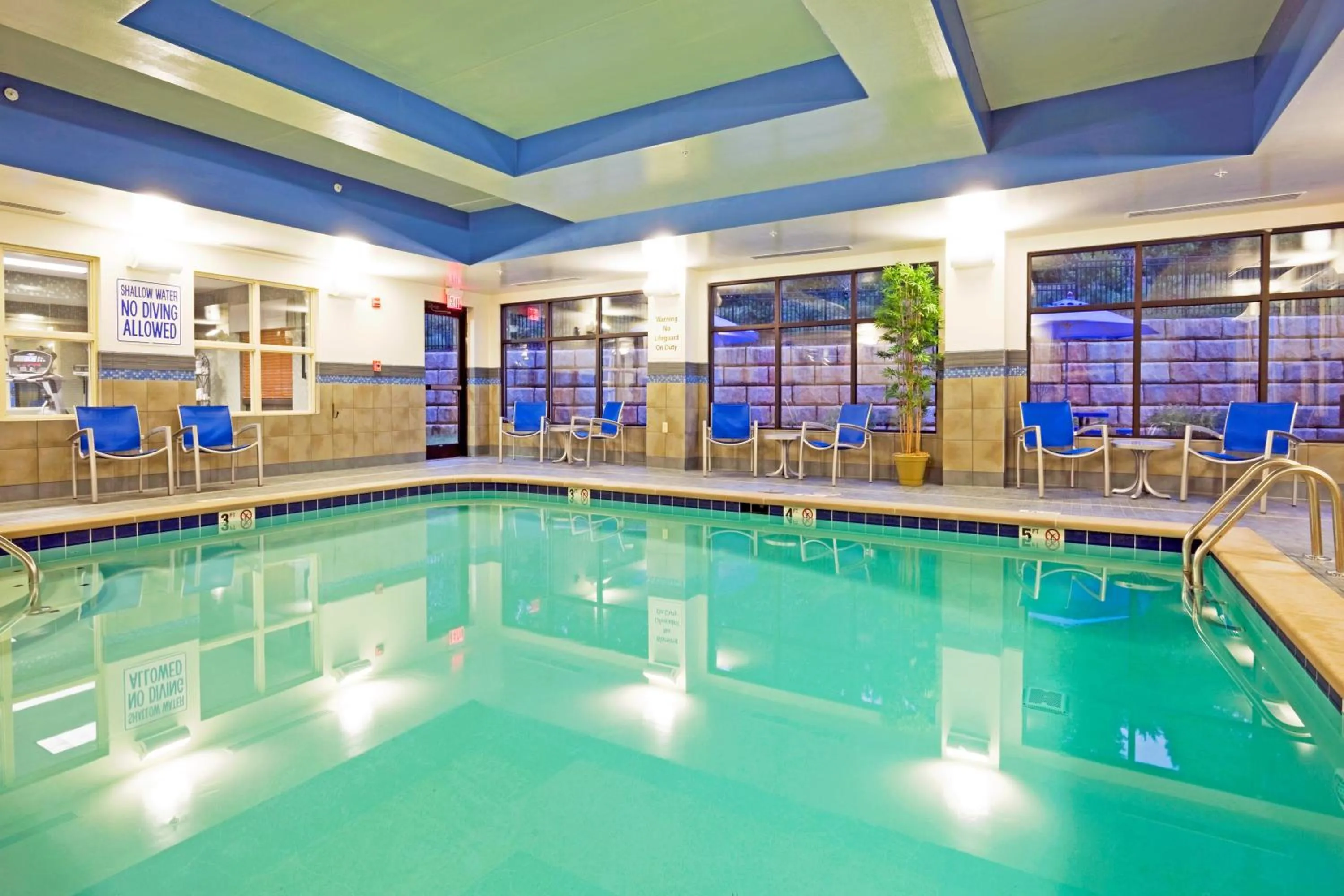 Swimming pool in Holiday Inn Express & Suites Knoxville-Farragut by IHG