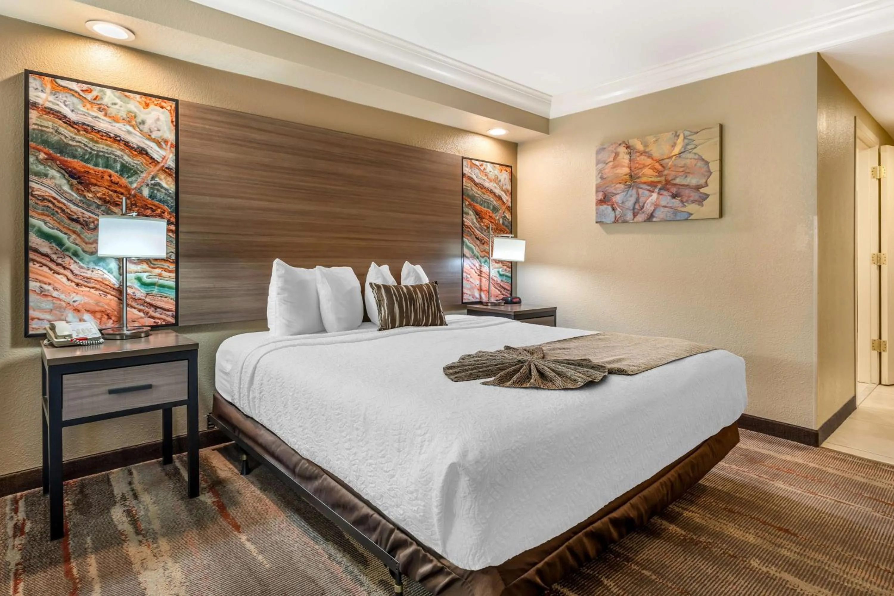 Bedroom, Bed in Best Western Plus Wine Country Inn & Suites