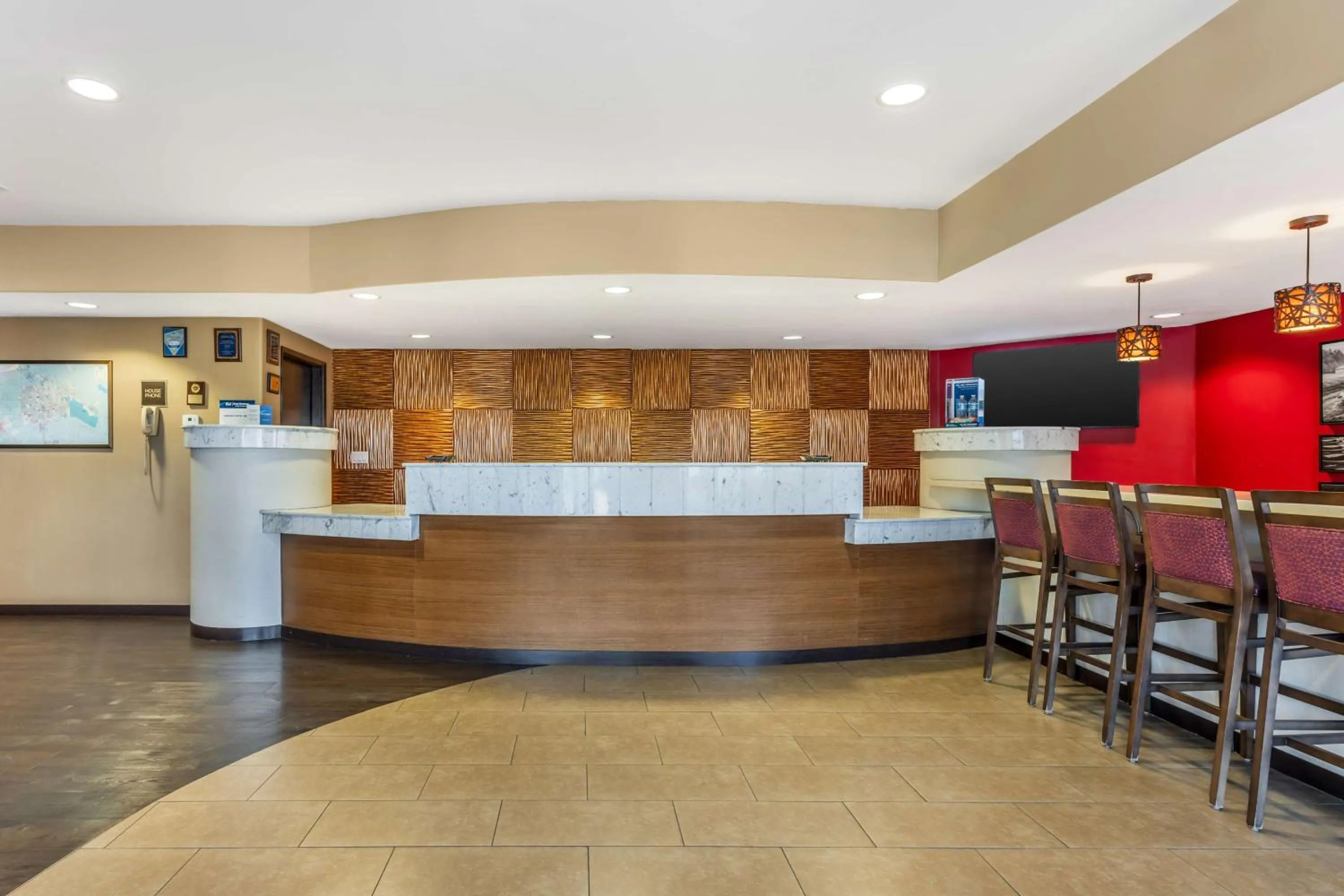 Lobby or reception in Best Western Plus Wine Country Inn & Suites
