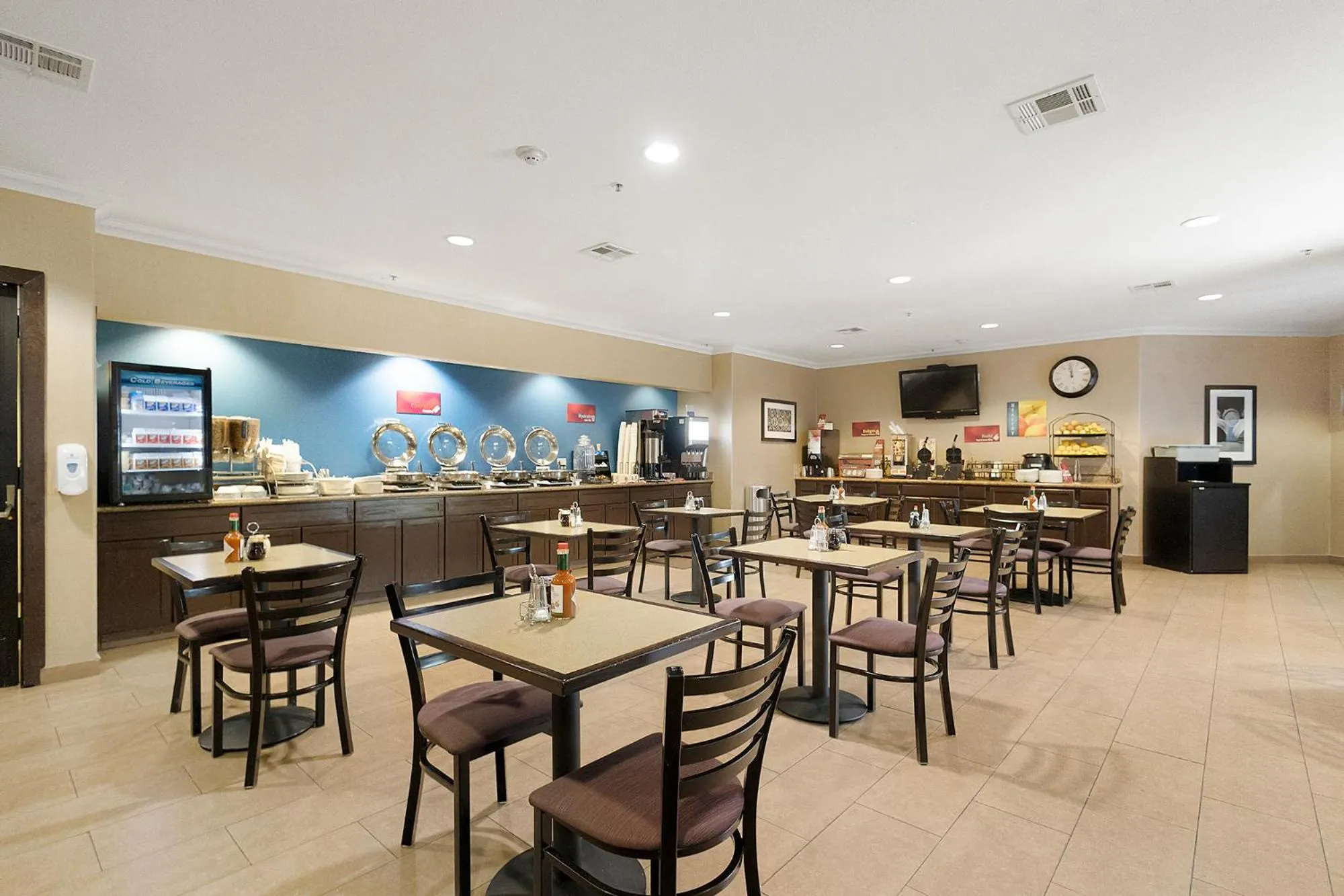 Breakfast in Best Western Plus Wine Country Inn & Suites