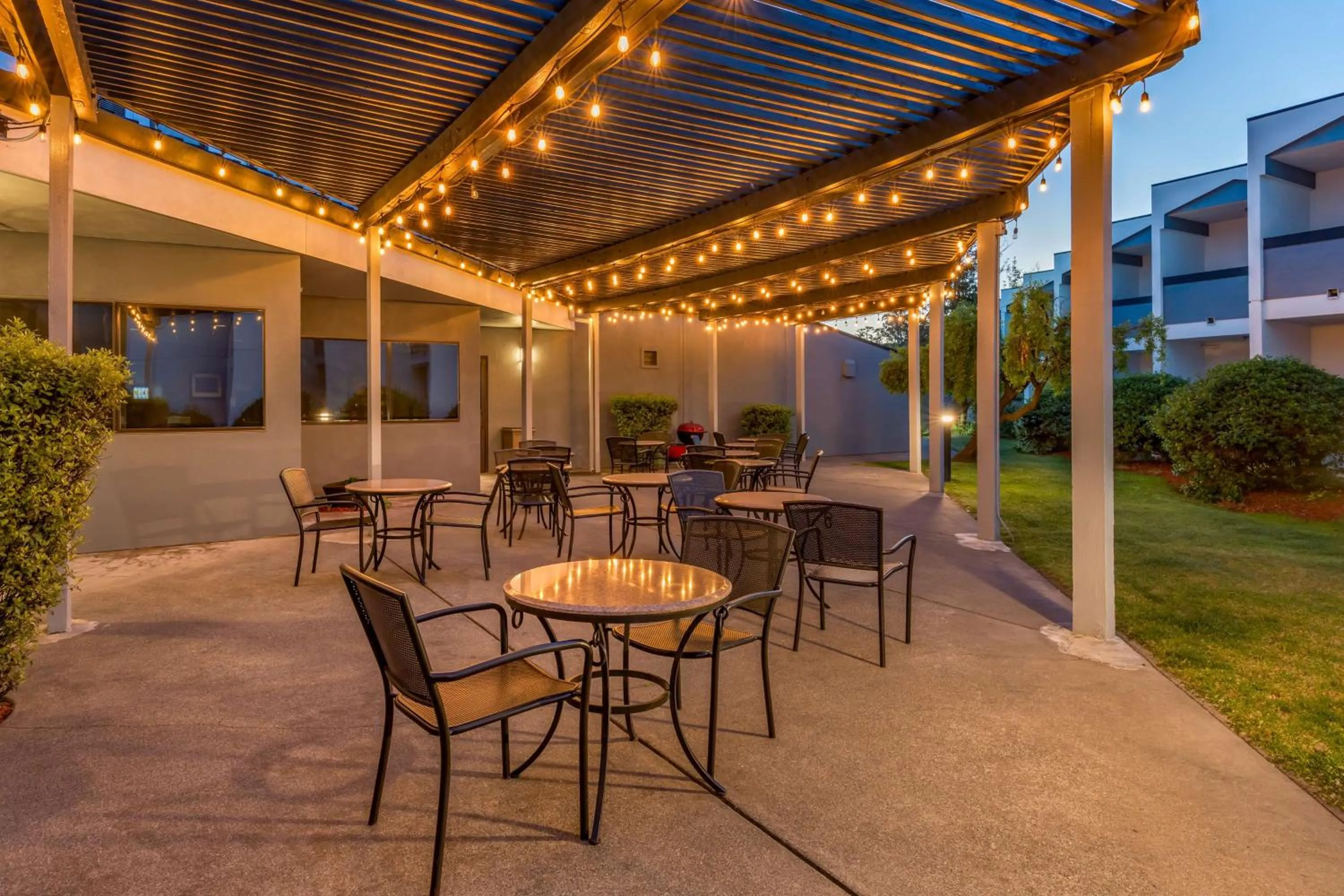 Property building in Best Western Plus Wine Country Inn & Suites