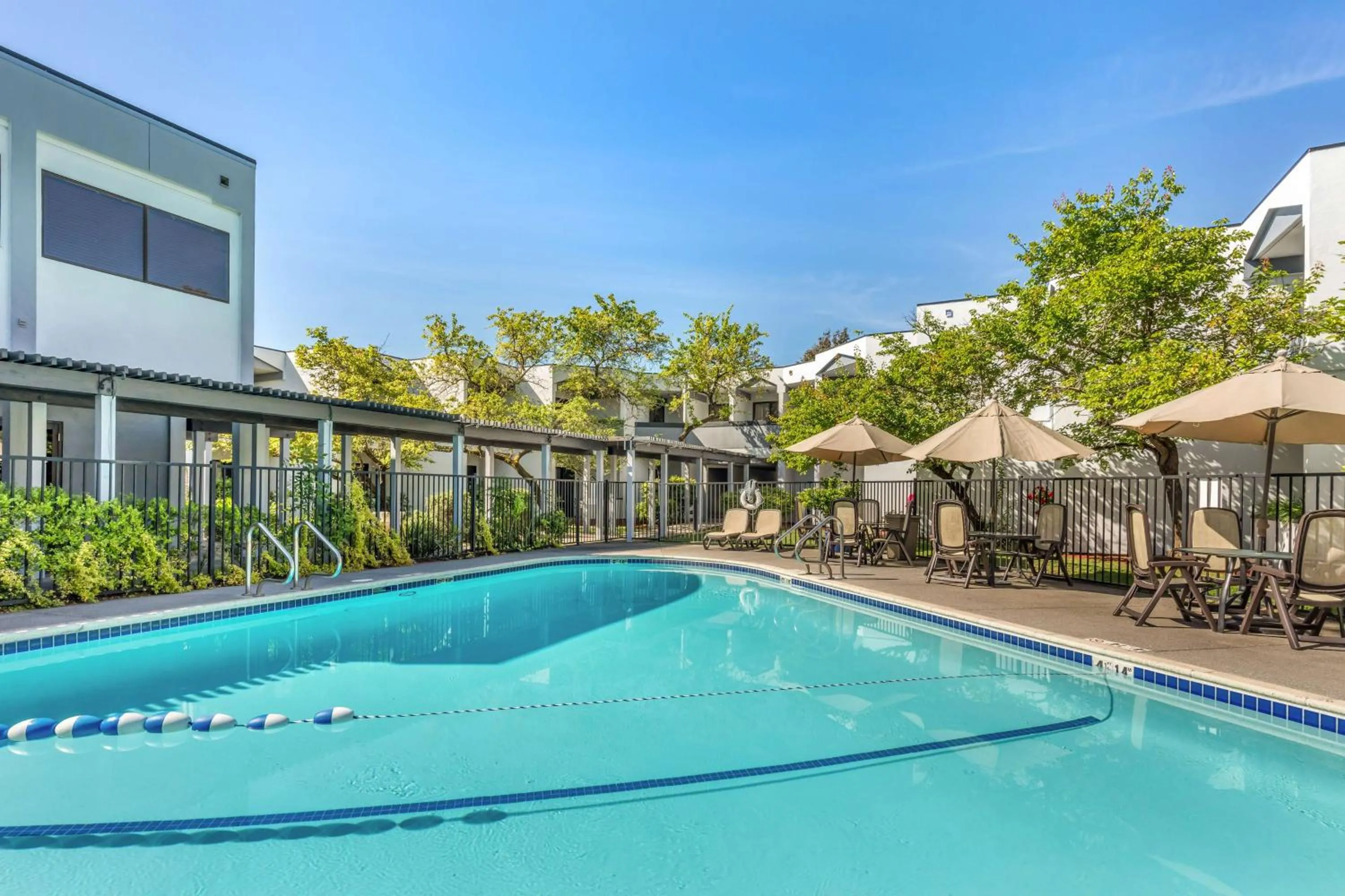 Pool view in Best Western Plus Wine Country Inn & Suites