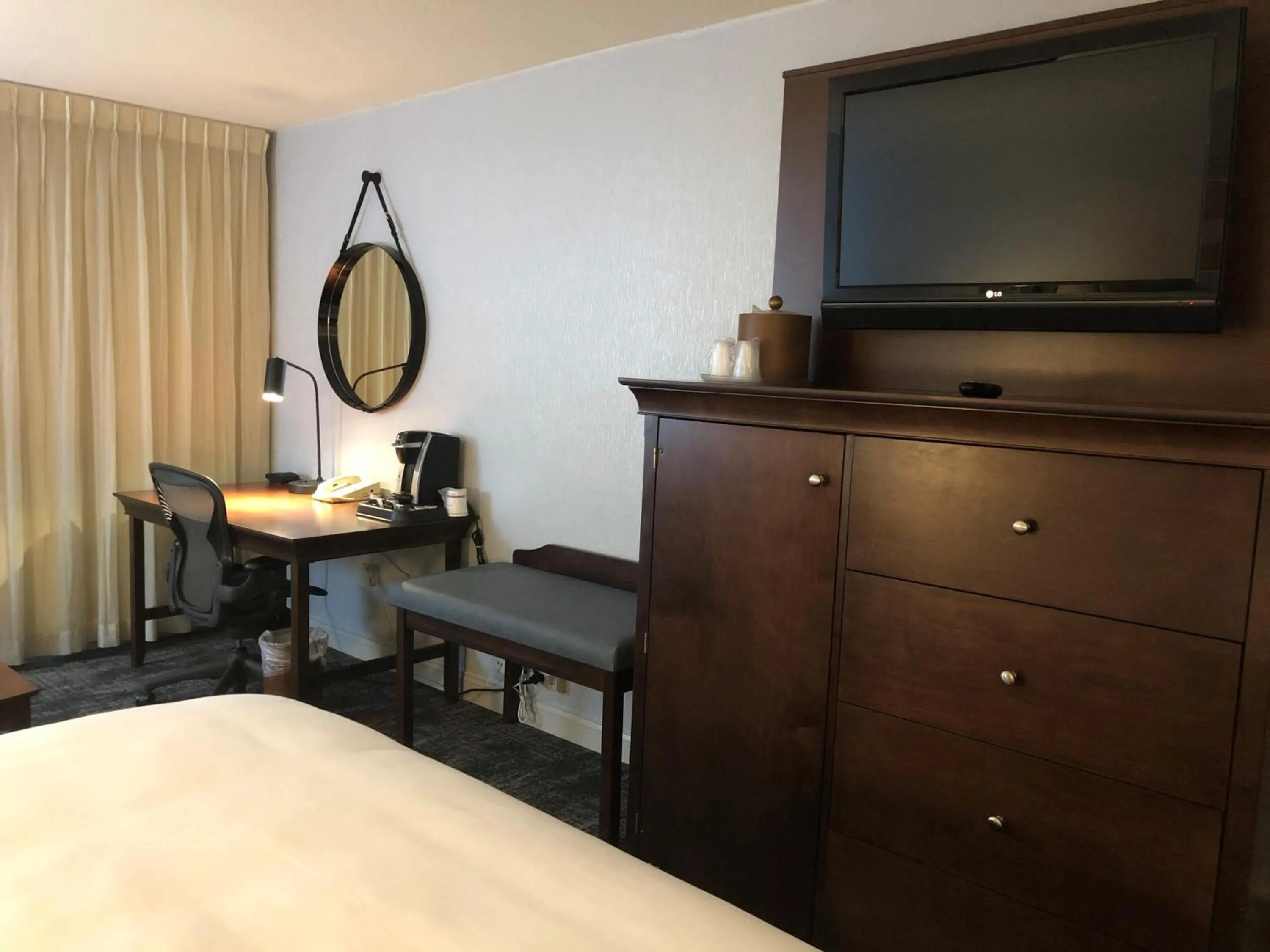 TV and multimedia in Crowne Plaza Chicago-Northbrook, an IHG Hotel
