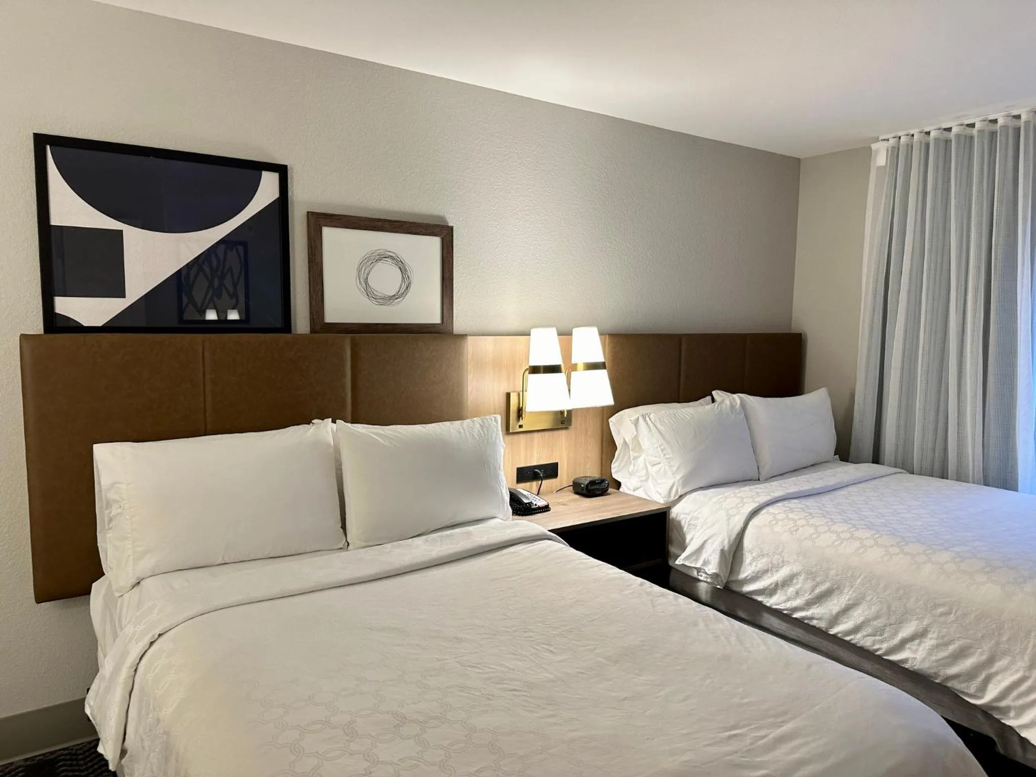 Photo of the whole room, Bed in Staybridge Suites Milwaukee West-Oconomowoc by IHG