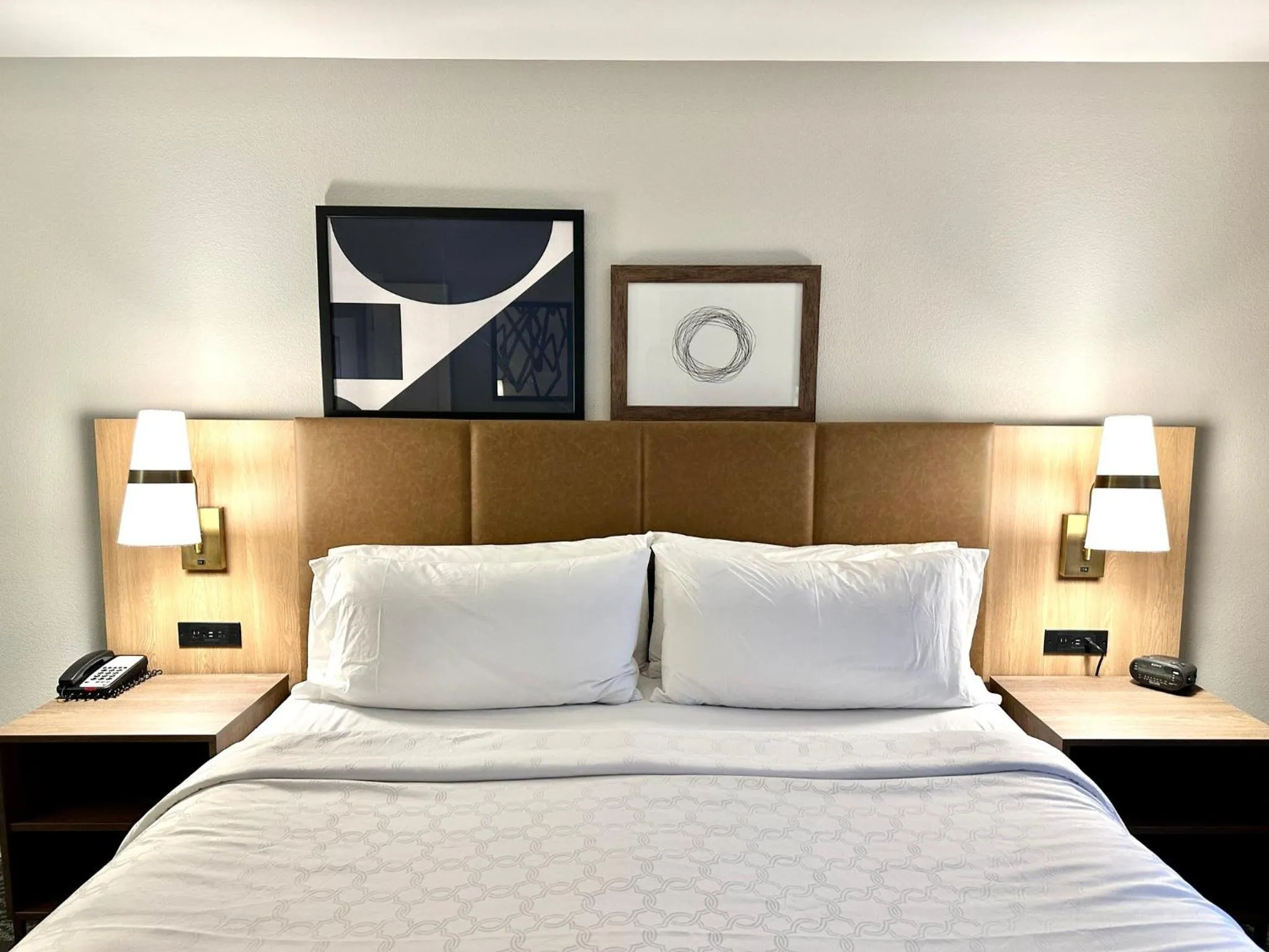 Photo of the whole room, Bed in Staybridge Suites Milwaukee West-Oconomowoc by IHG