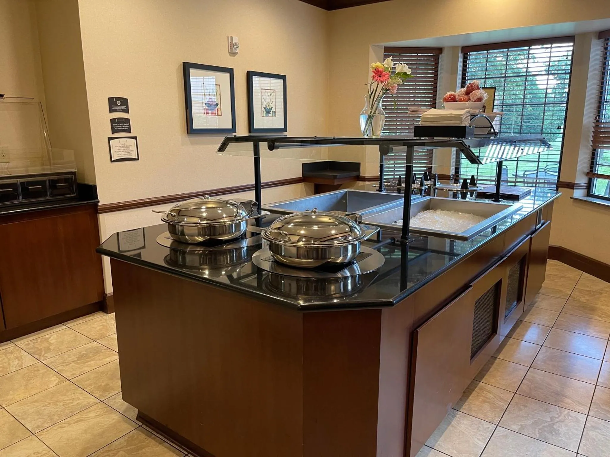 Breakfast in Staybridge Suites Milwaukee West-Oconomowoc by IHG