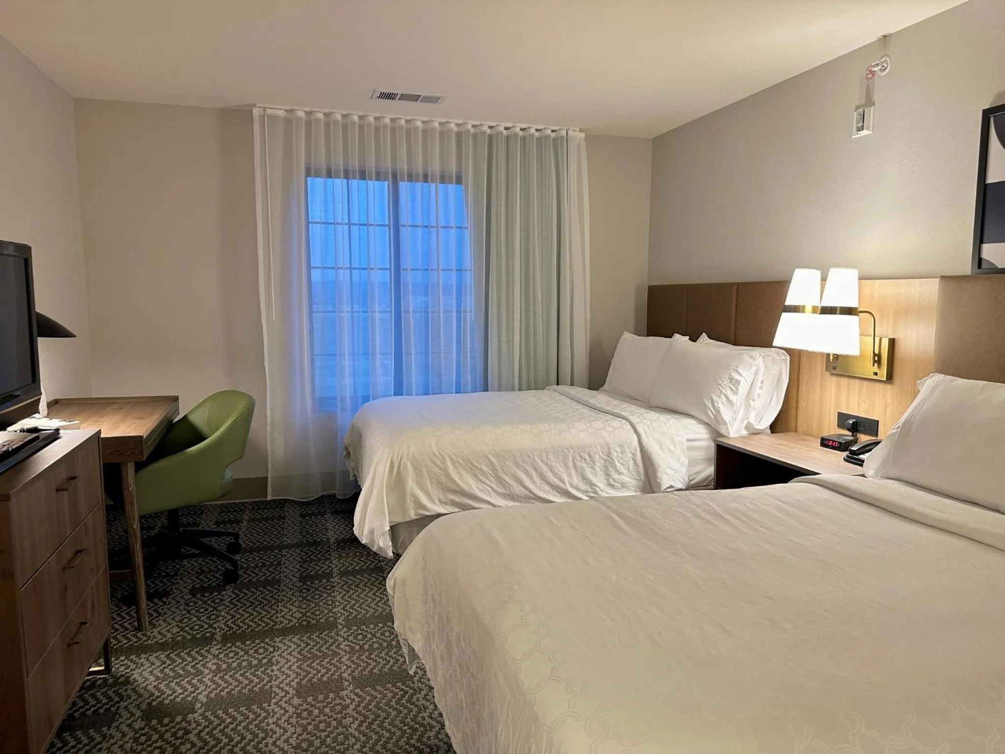 Photo of the whole room, Bed in Staybridge Suites Milwaukee West-Oconomowoc by IHG