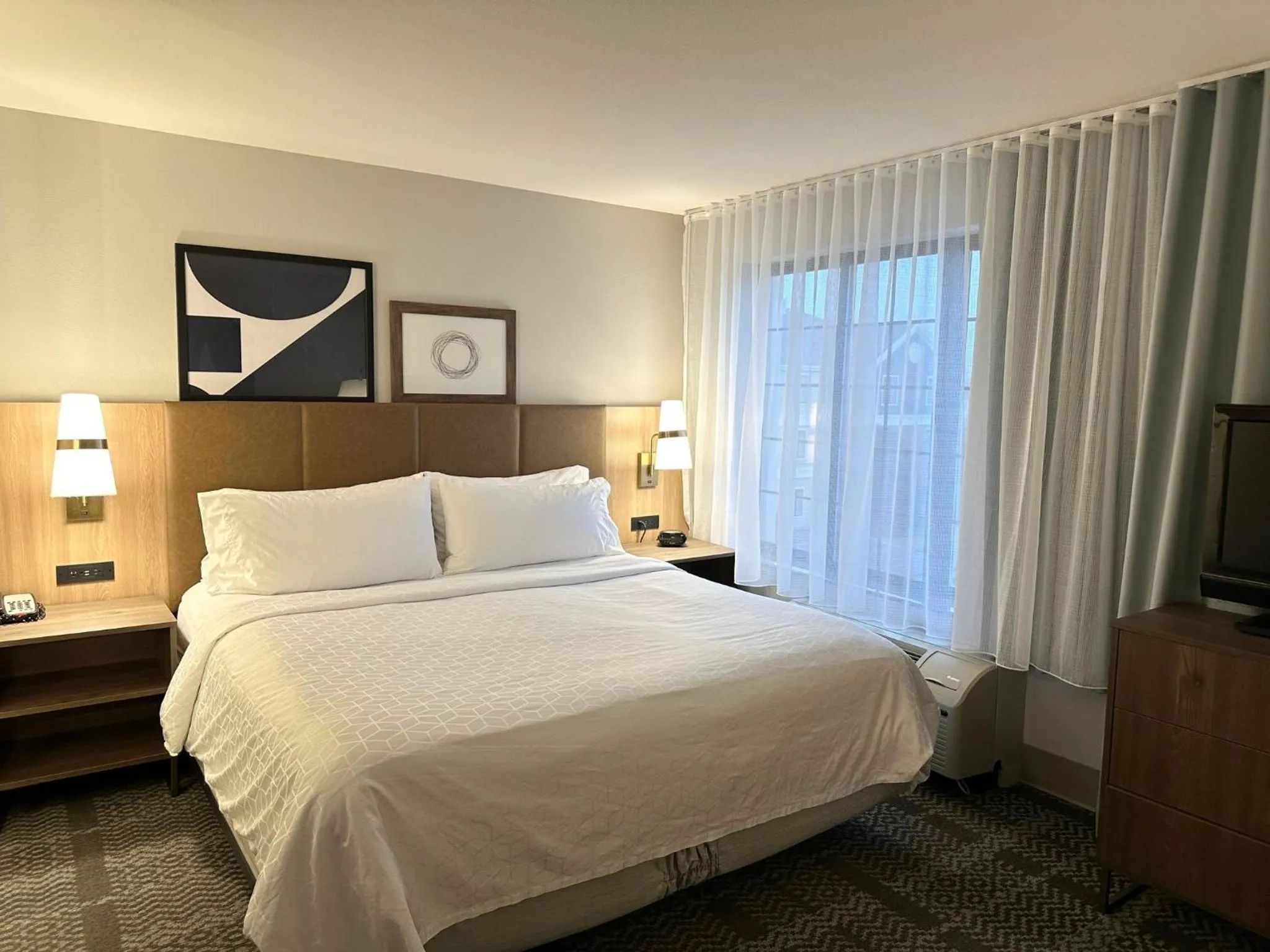 Photo of the whole room, Bed in Staybridge Suites Milwaukee West-Oconomowoc by IHG