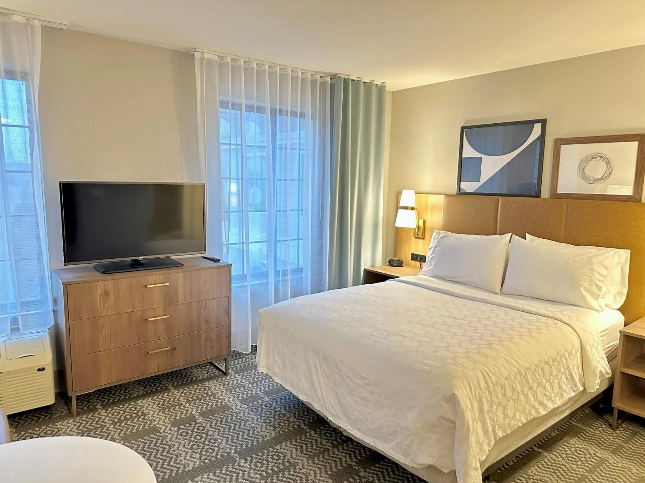 Photo of the whole room, Bed in Staybridge Suites Milwaukee West-Oconomowoc by IHG