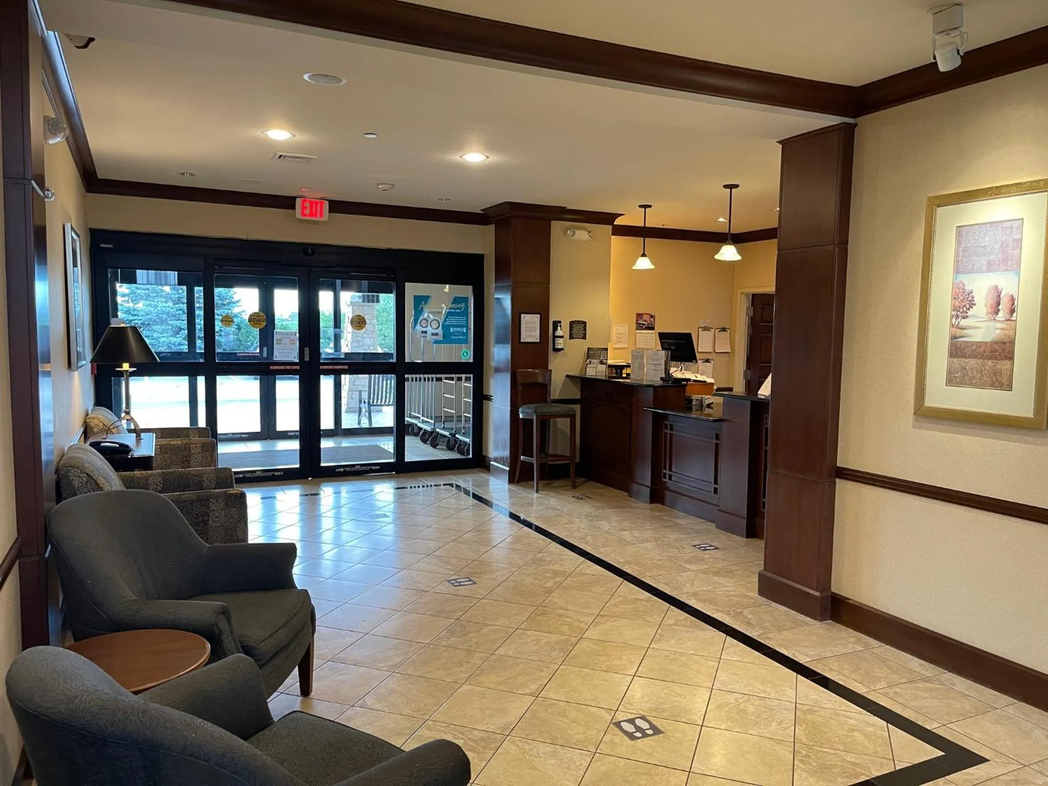 Lobby or reception in Staybridge Suites Milwaukee West-Oconomowoc by IHG