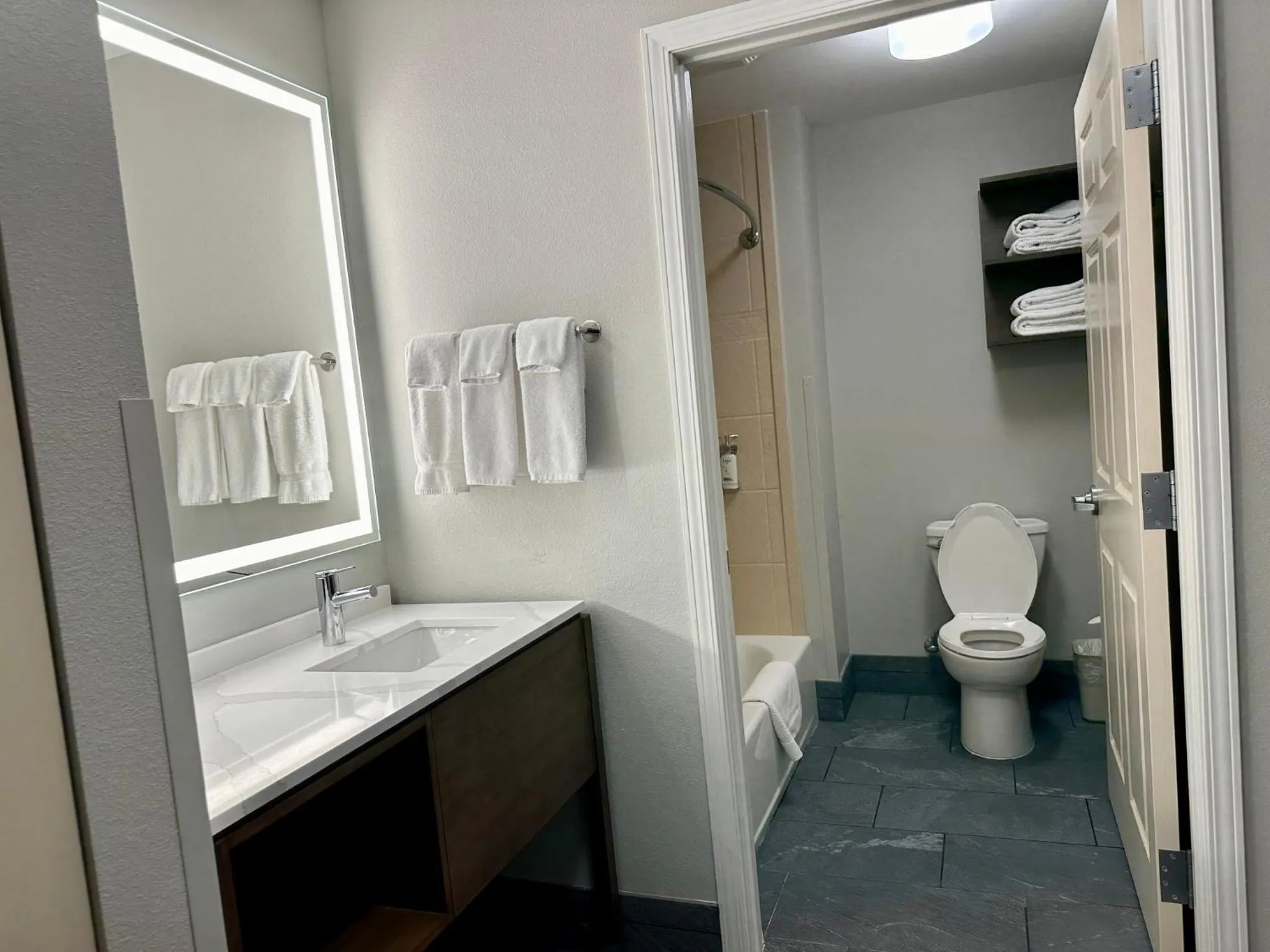 Photo of the whole room in Staybridge Suites Milwaukee West-Oconomowoc by IHG