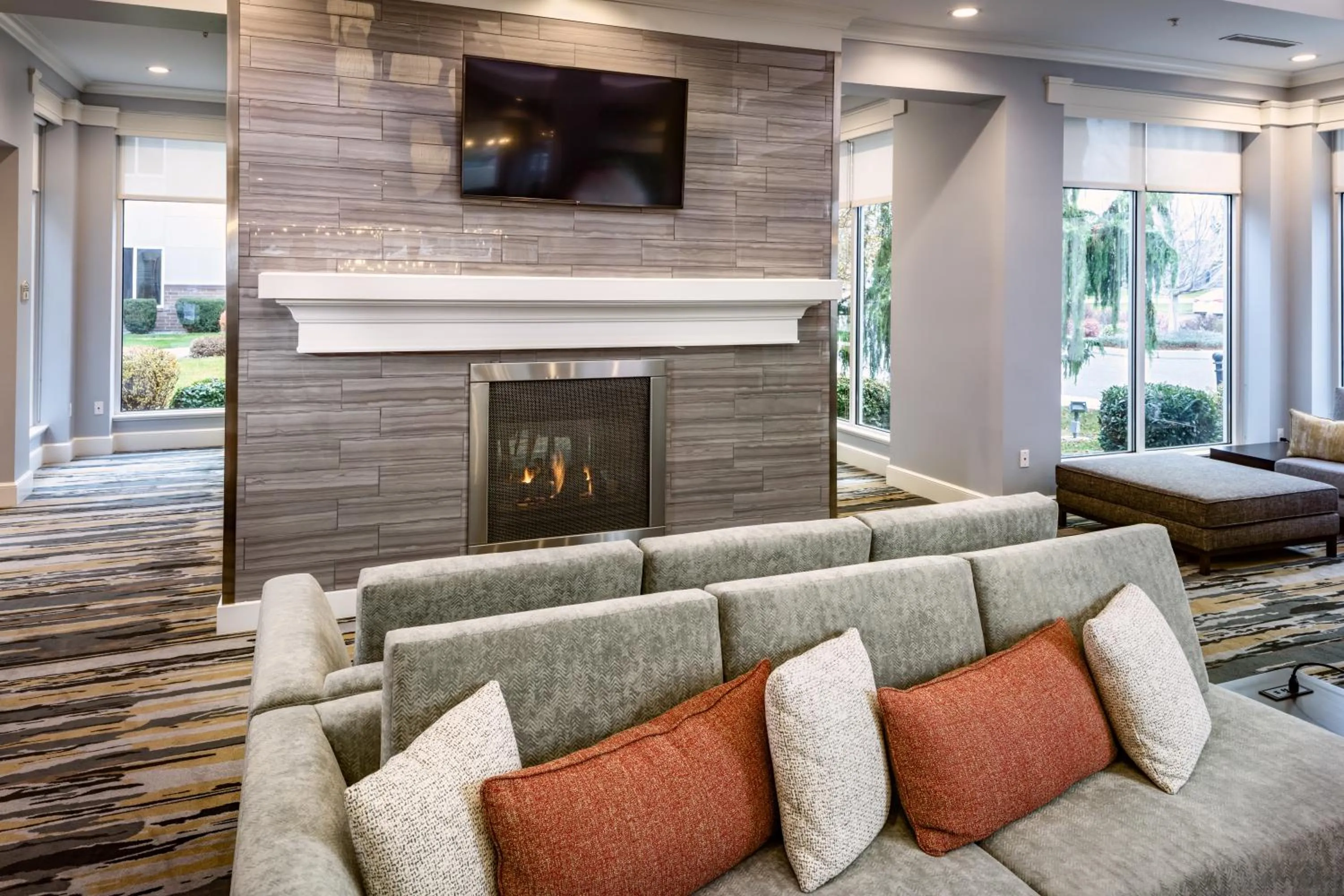 Communal lounge/ TV room in Hilton Garden Inn Tri-Cities/Kennewick