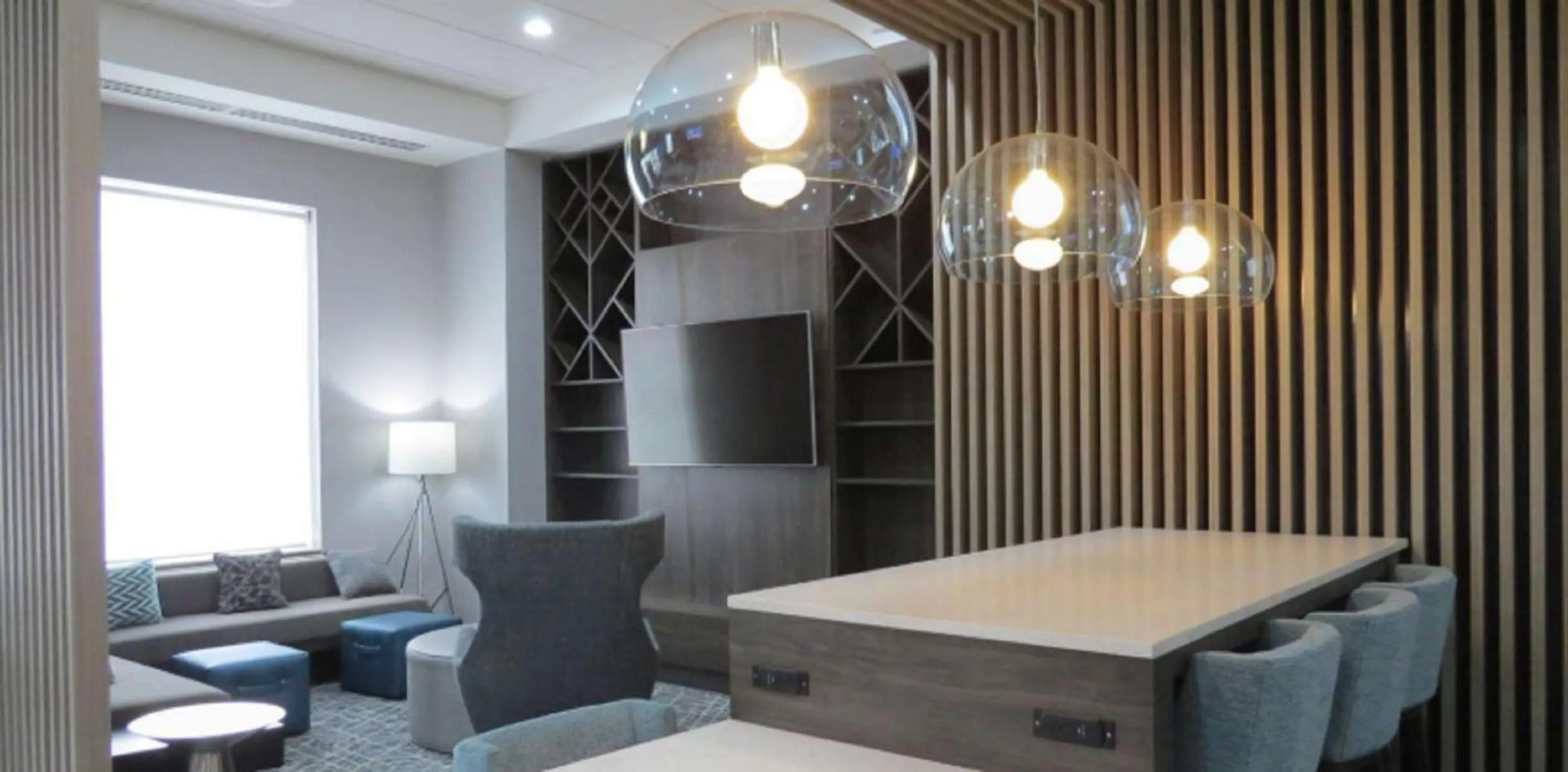 Communal lounge/ TV room in Best Western Plus Wilkes Barre-Scranton Airport Hotel